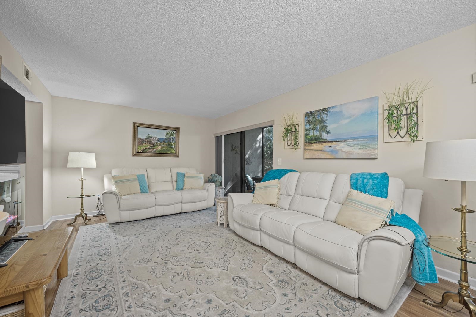 Image 8 of 52 For 37 Alcira Ct