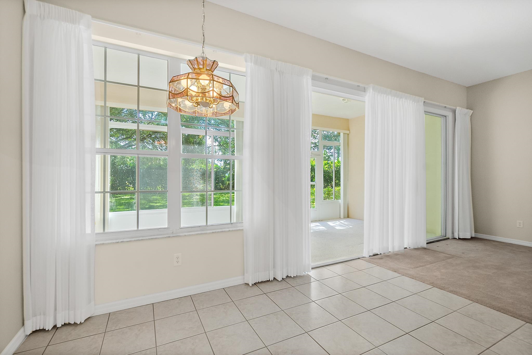 Image 11 of 33 For 10 Chatham Pl