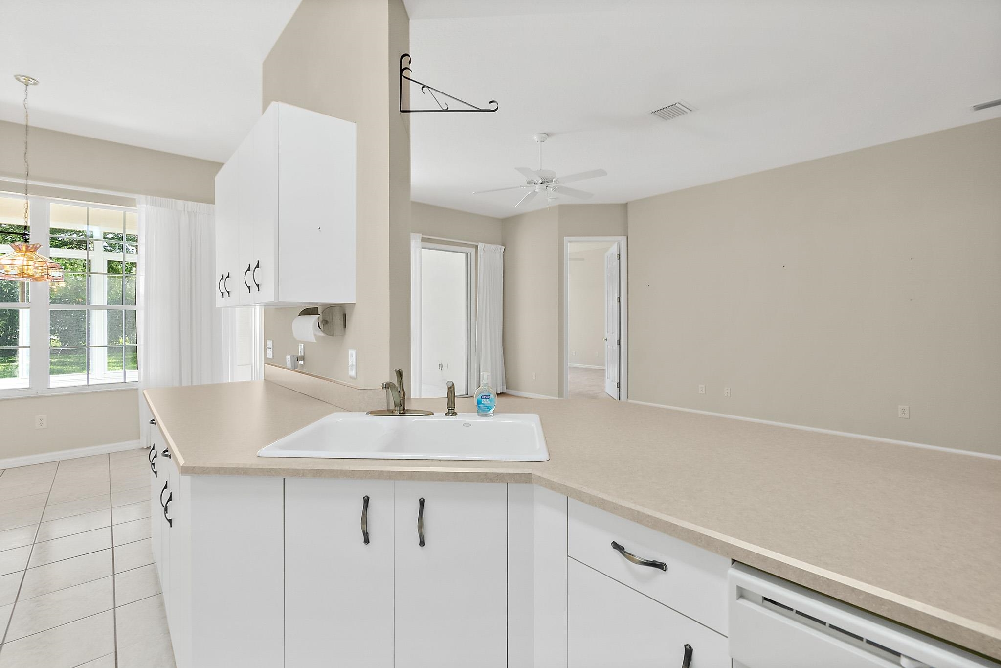 Image 14 of 33 For 10 Chatham Pl