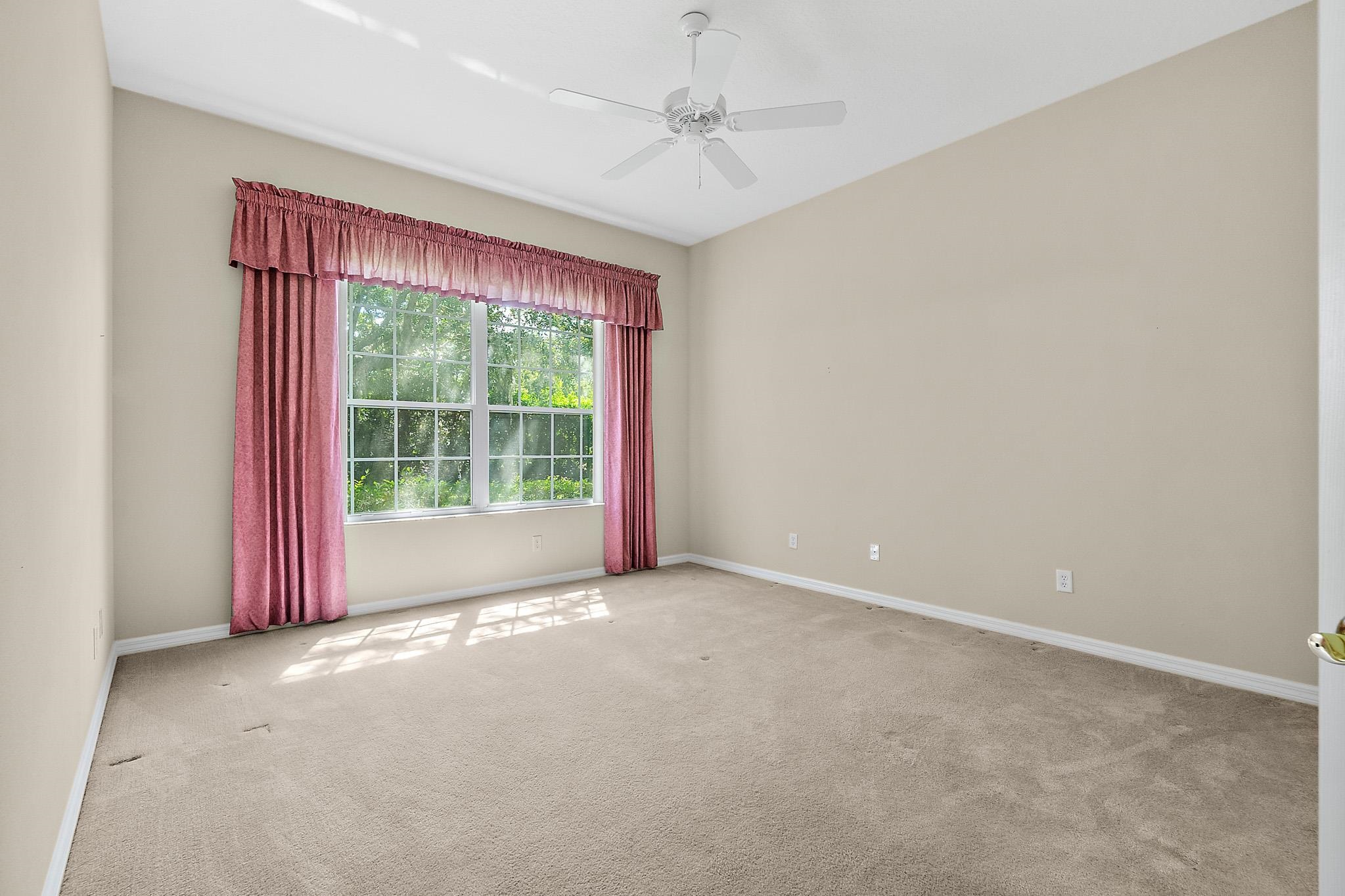 Image 24 of 33 For 10 Chatham Pl