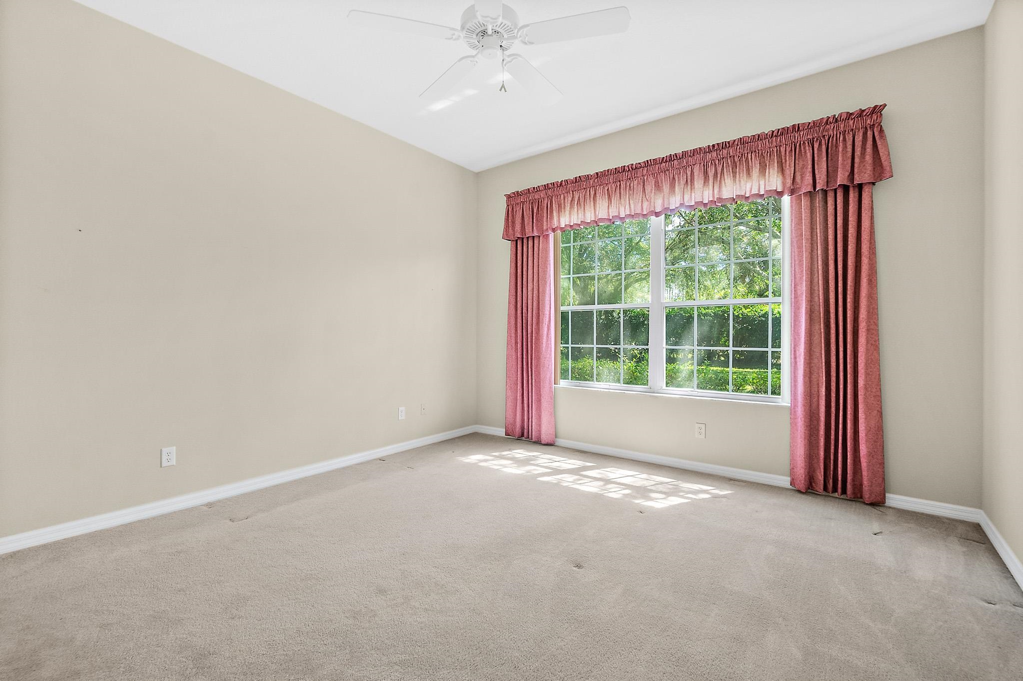 Image 25 of 33 For 10 Chatham Pl