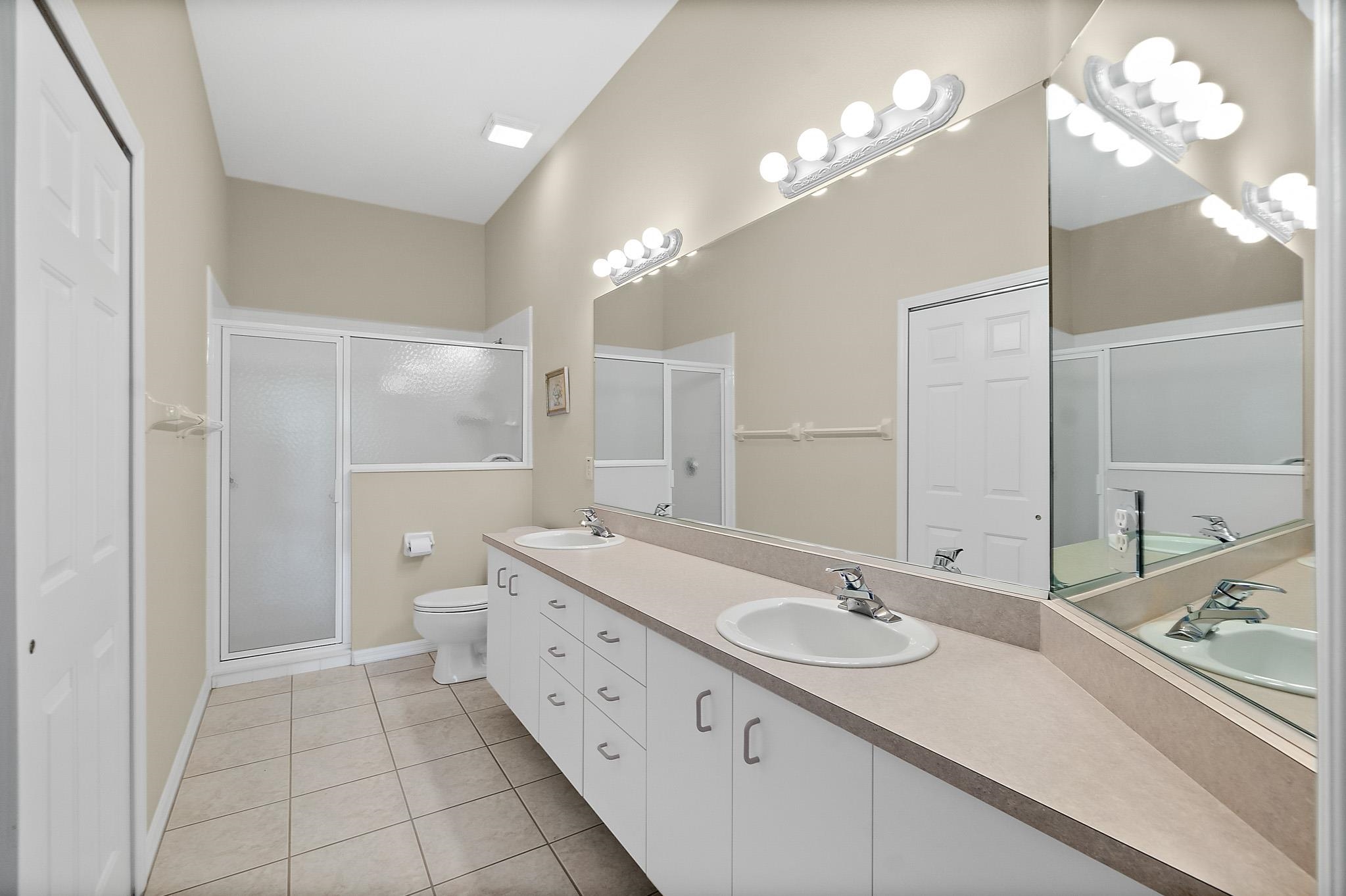 Image 27 of 33 For 10 Chatham Pl