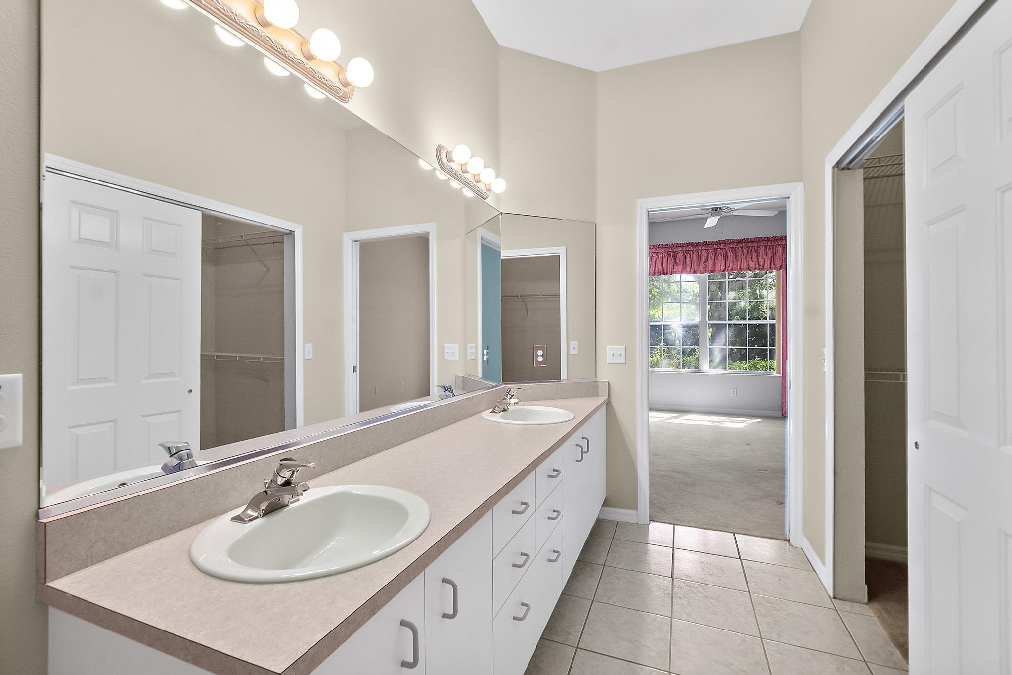 Image 28 of 33 For 10 Chatham Pl