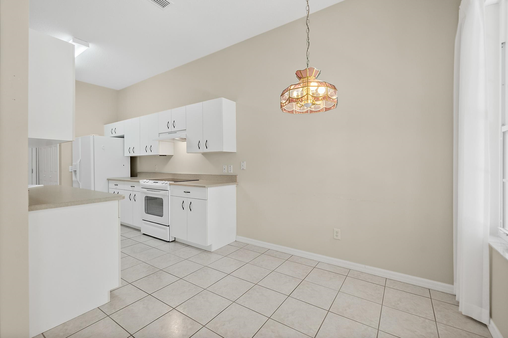 Image 9 of 33 For 10 Chatham Pl