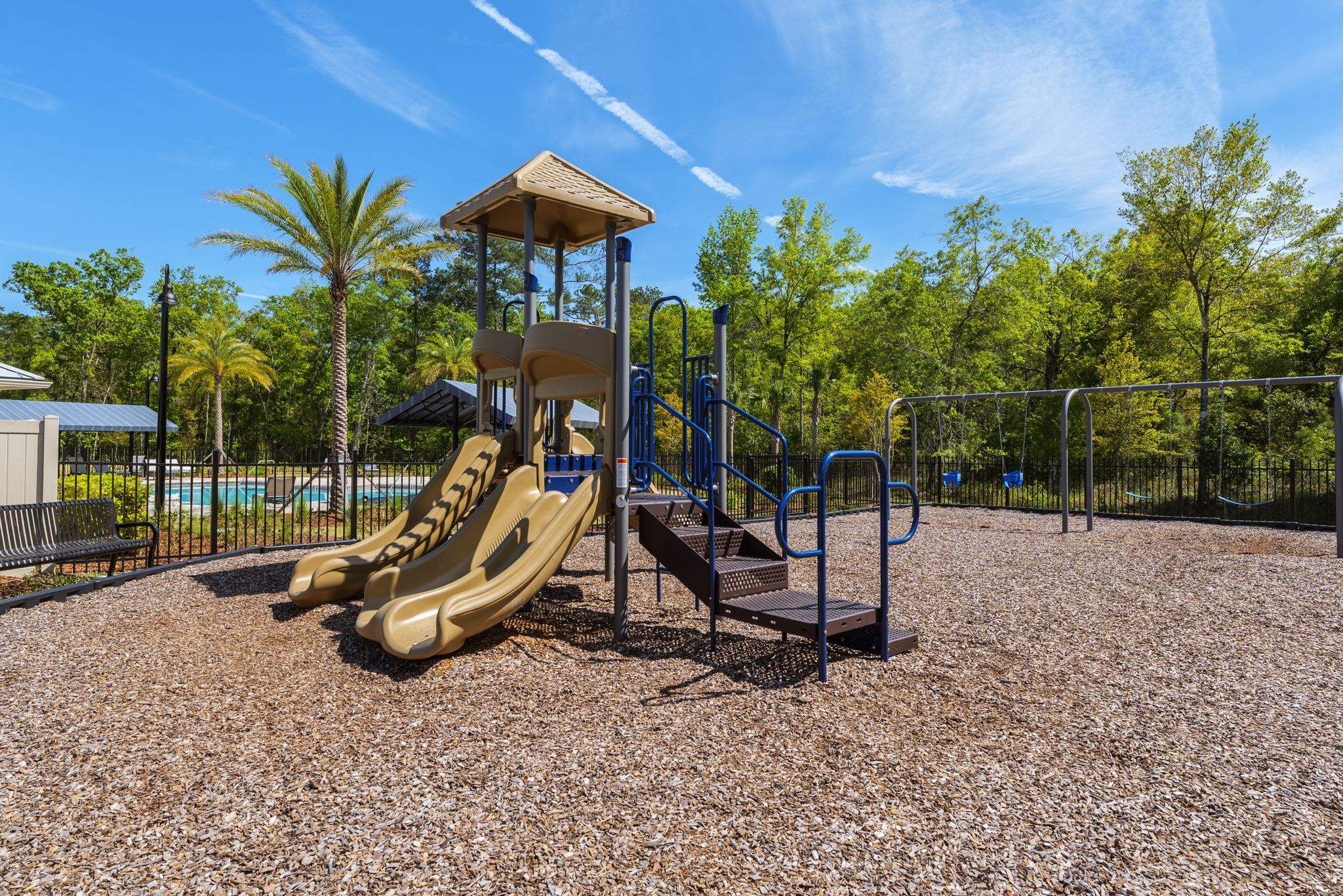 Image 4 of 43 For 28 Peace River Rd