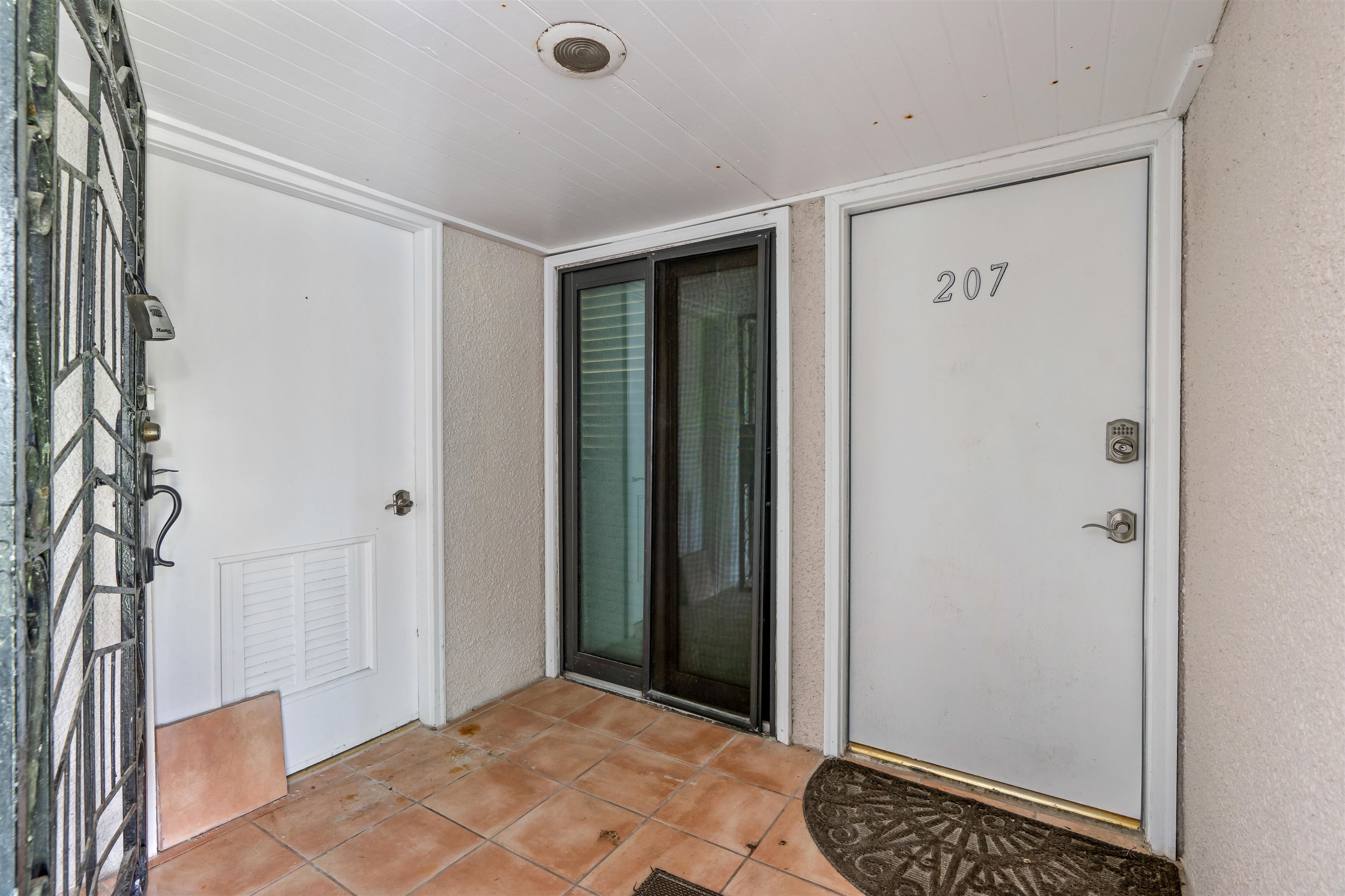 Image 20 of 69 For 2 Dondanville Rd  207