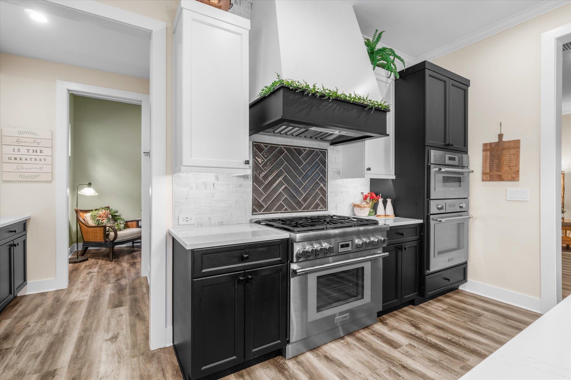 Image 19 of 68 For 29318 Grandview Manor