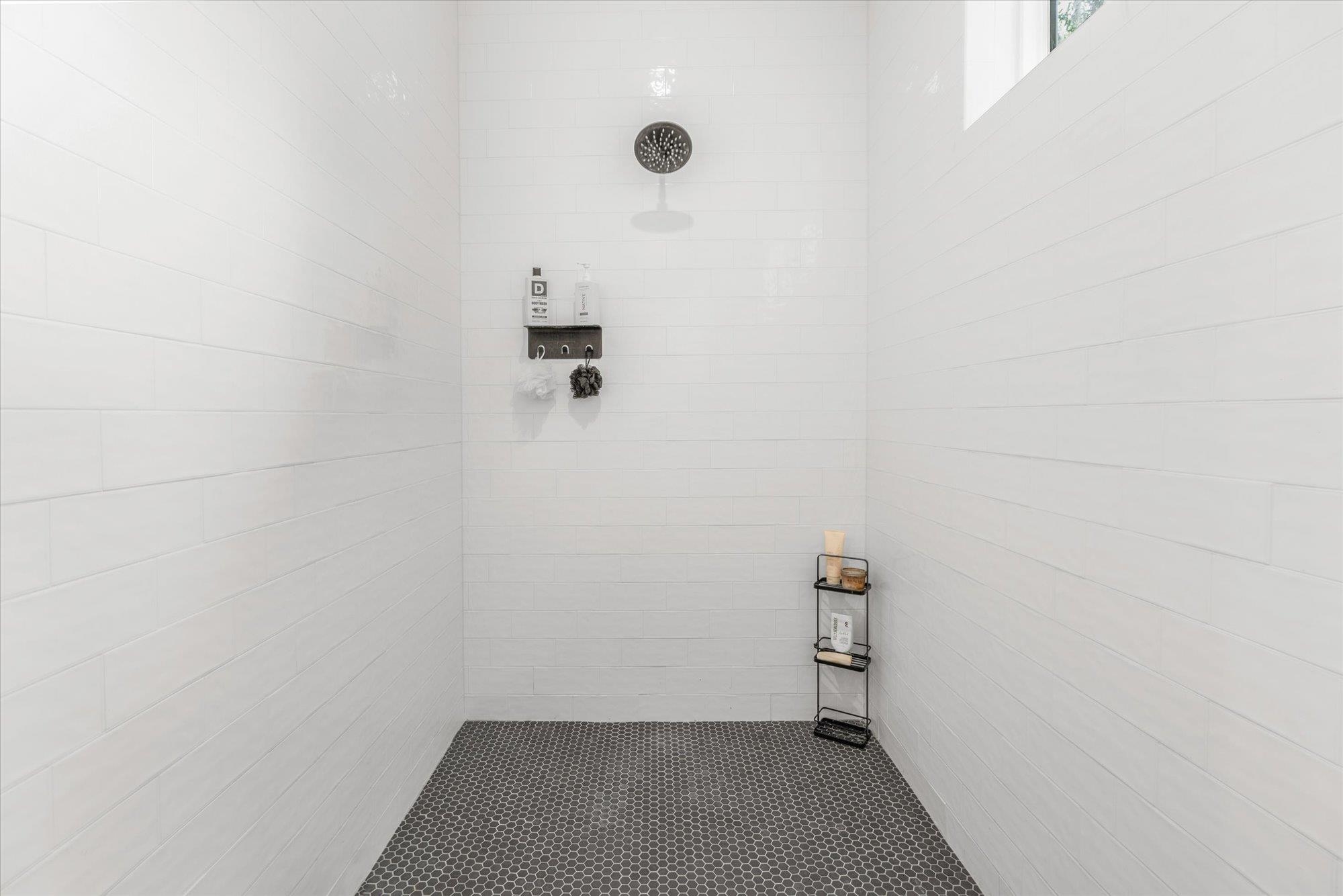 Image 30 of 68 For 29318 Grandview Manor