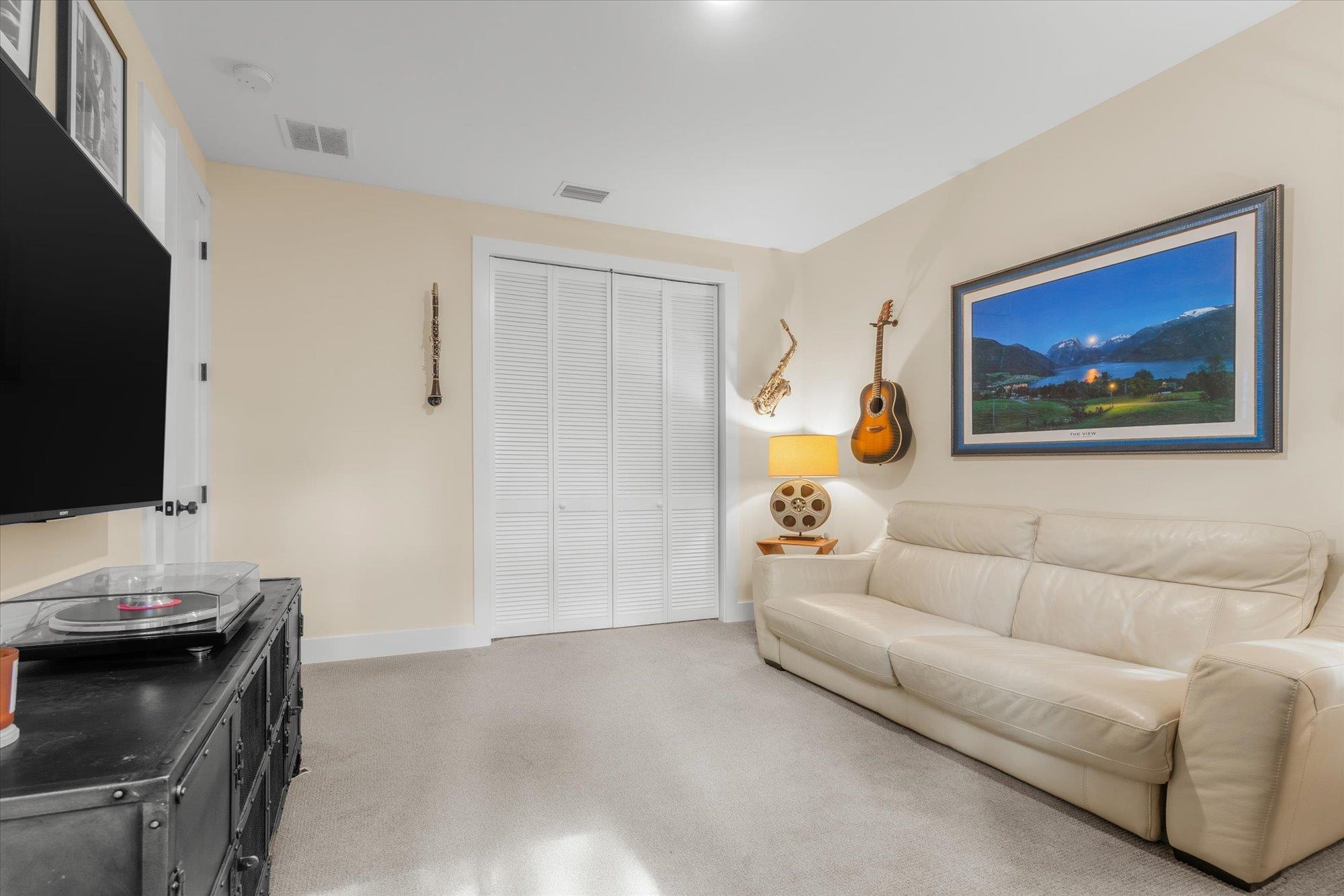 Image 38 of 68 For 29318 Grandview Manor