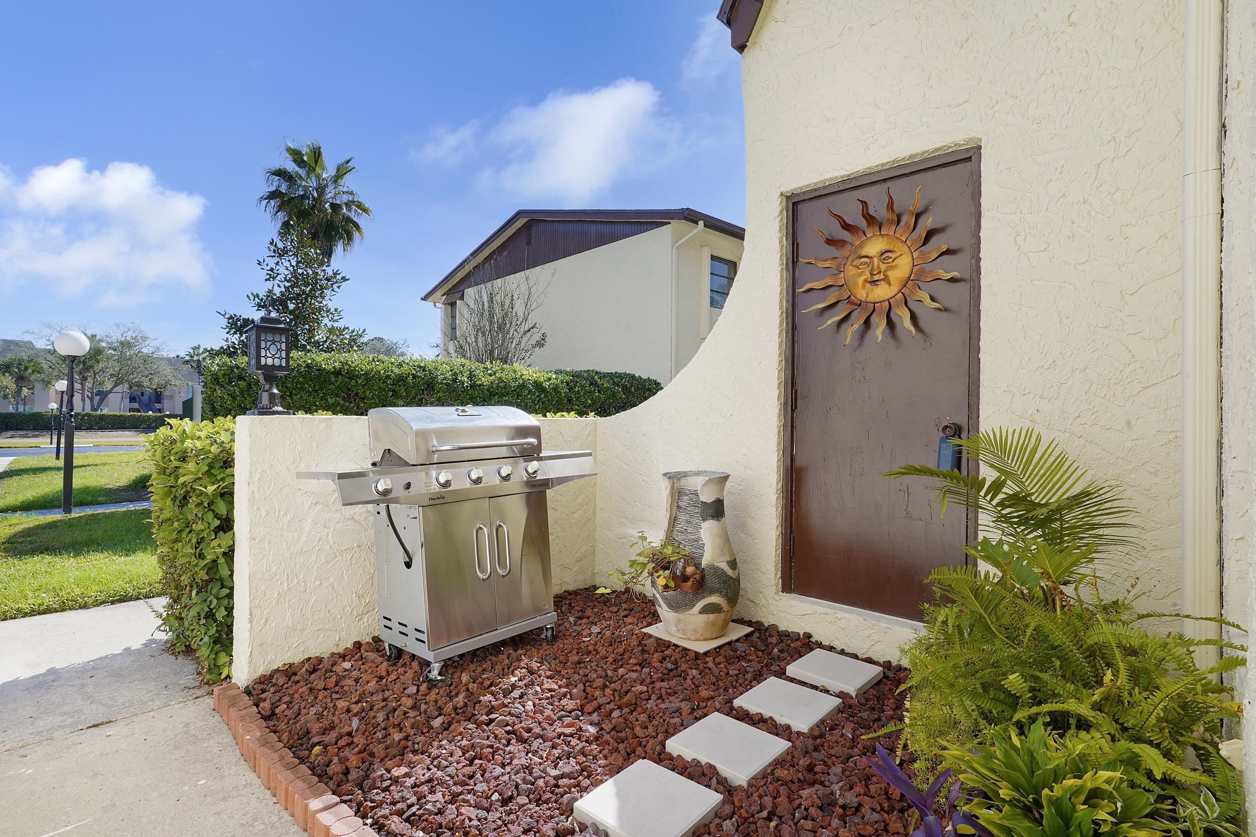 Image 17 of 21 For 600 Domenico Cir  C1