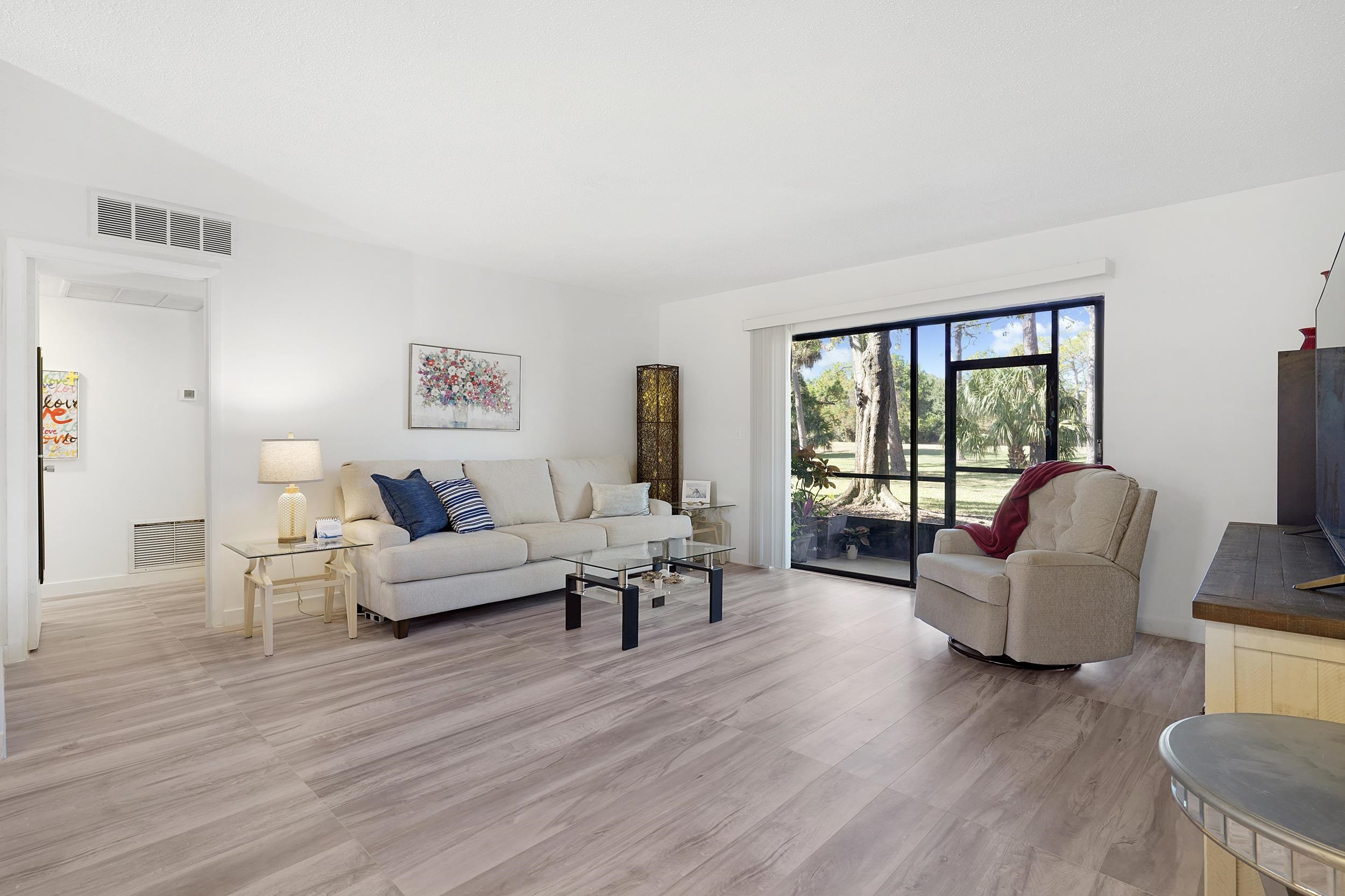 Image 5 of 21 For 600 Domenico Cir  C1