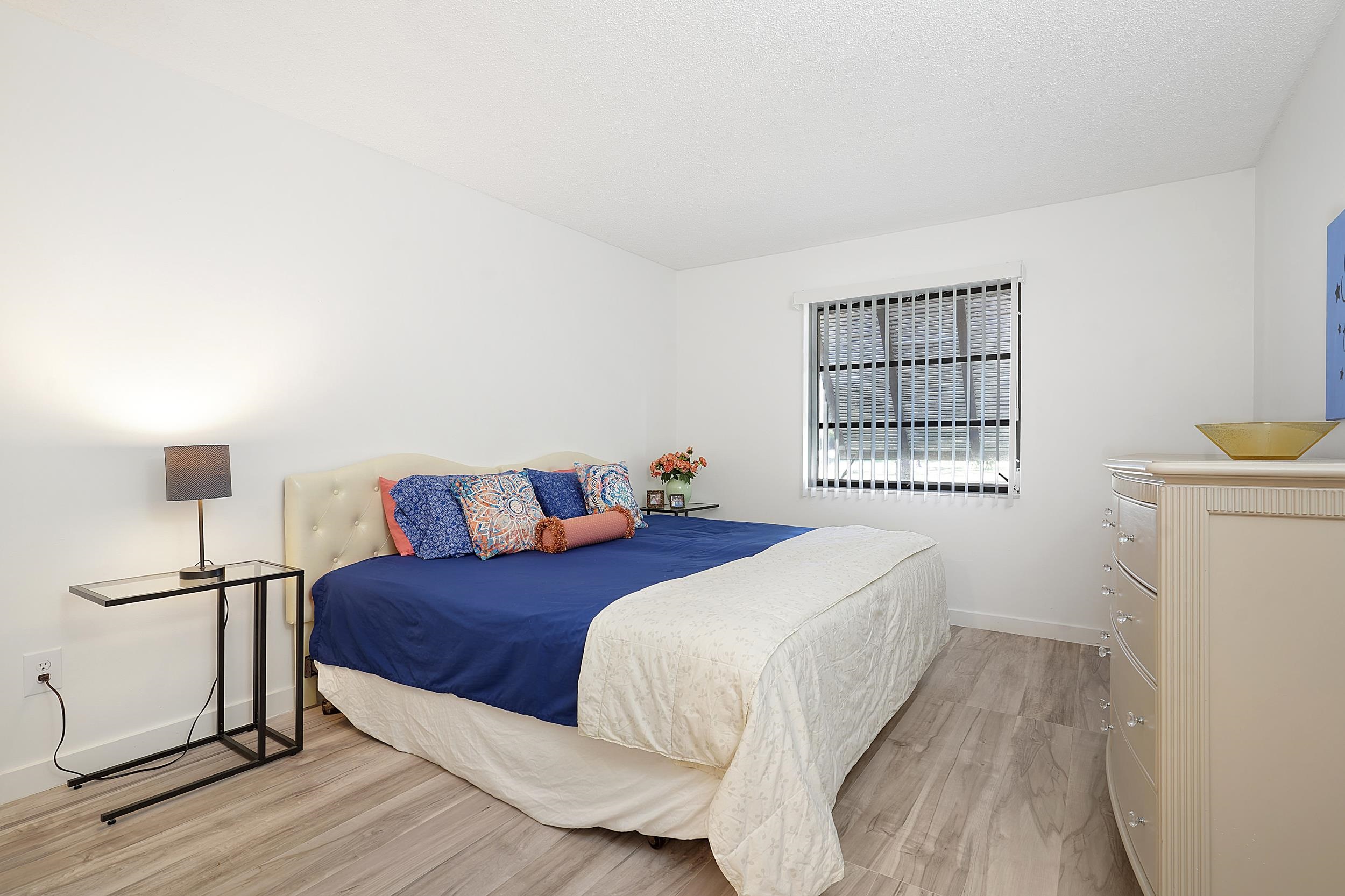 Image 7 of 21 For 600 Domenico Cir  C1