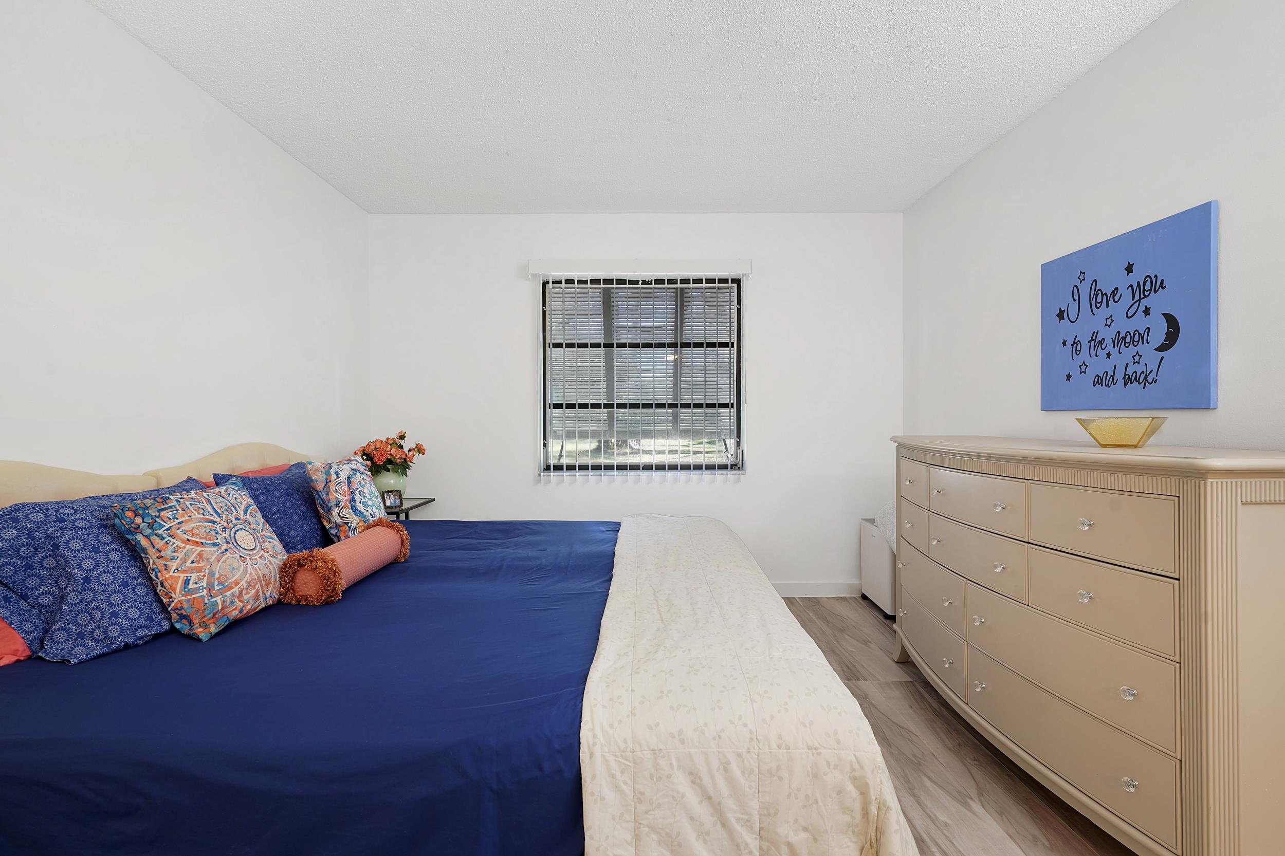 Image 9 of 21 For 600 Domenico Cir  C1