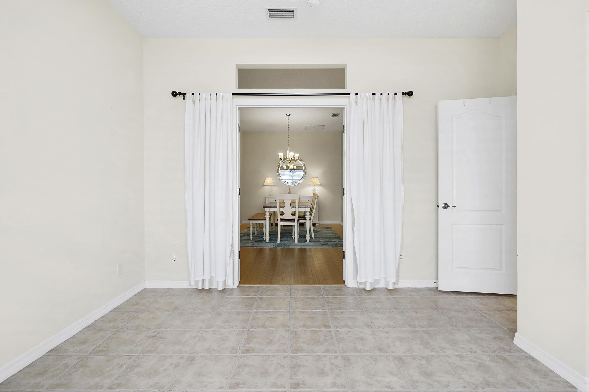 Image 11 of 36 For 624 Casa Fuerta Ln