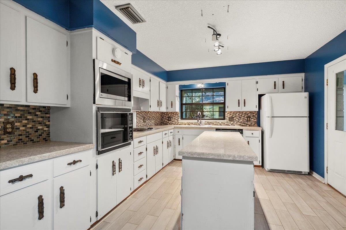 Image 10 of 42 For 3136 Country Creek Ln