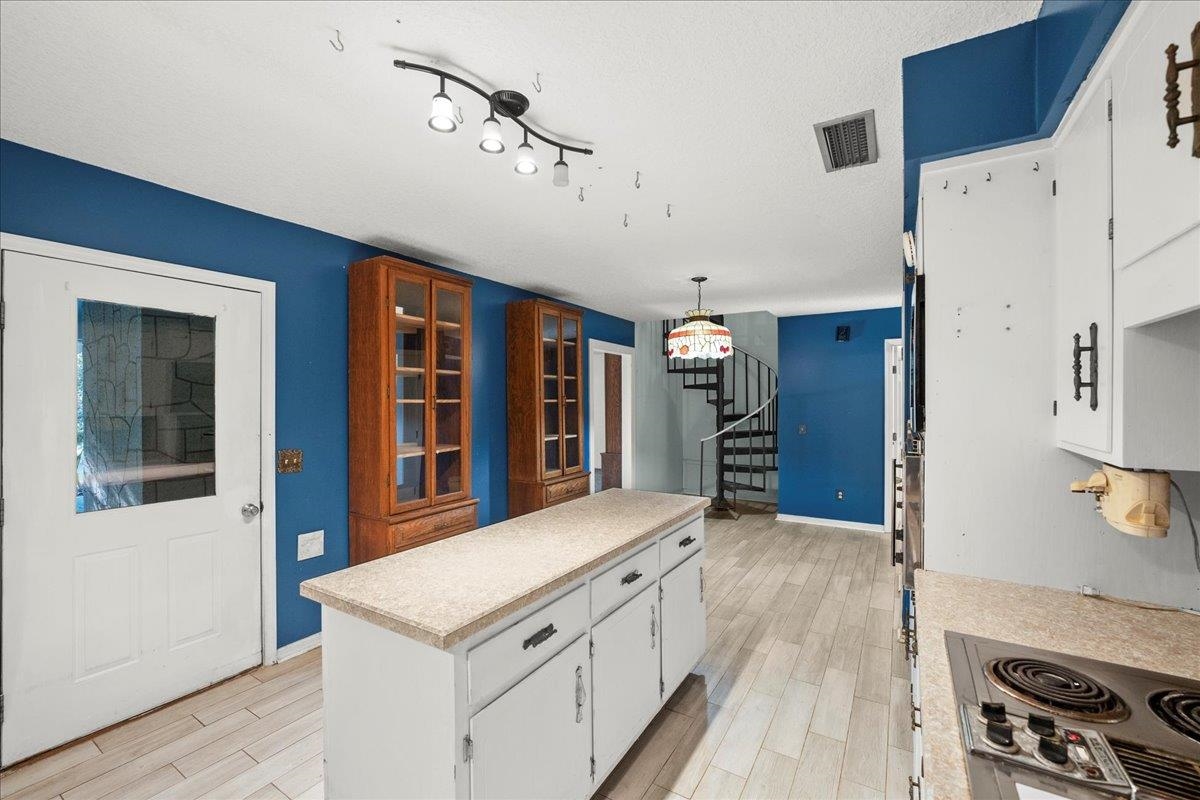 Image 11 of 42 For 3136 Country Creek Ln