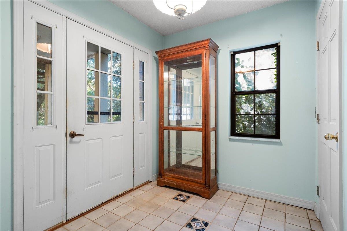 Image 4 of 42 For 3136 Country Creek Ln