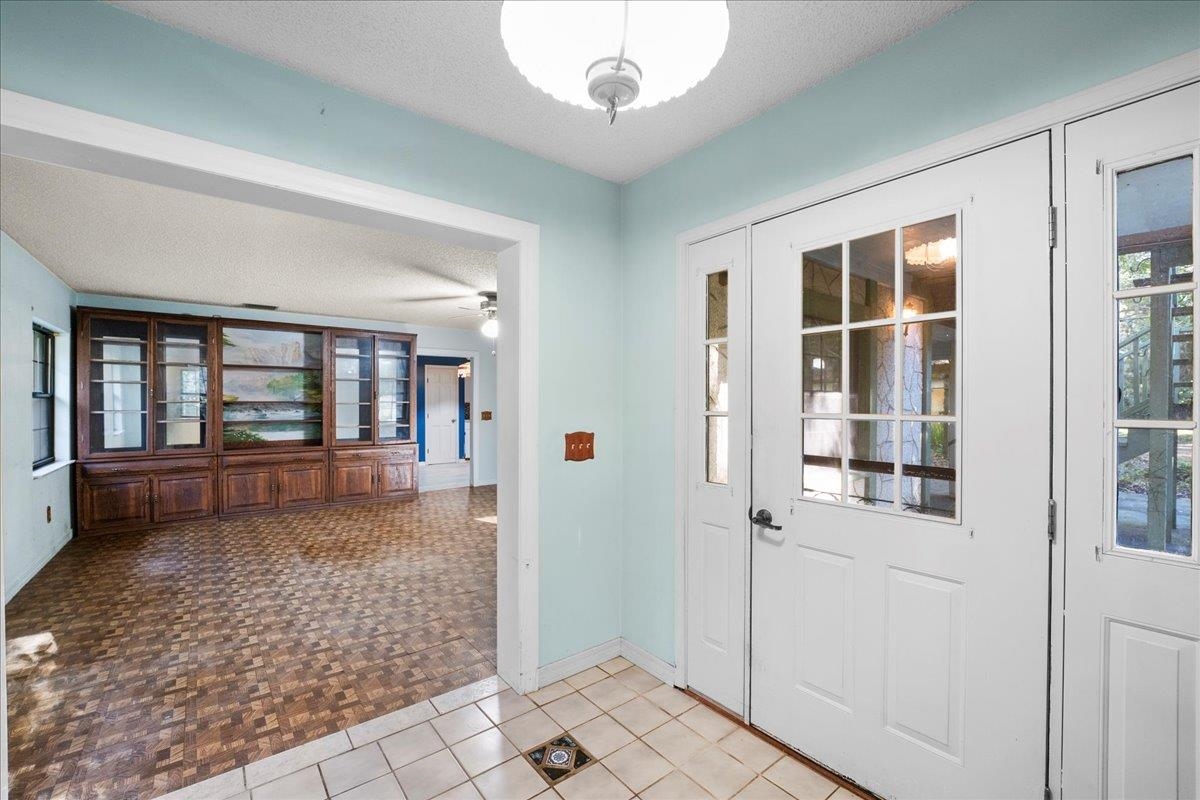 Image 5 of 42 For 3136 Country Creek Ln