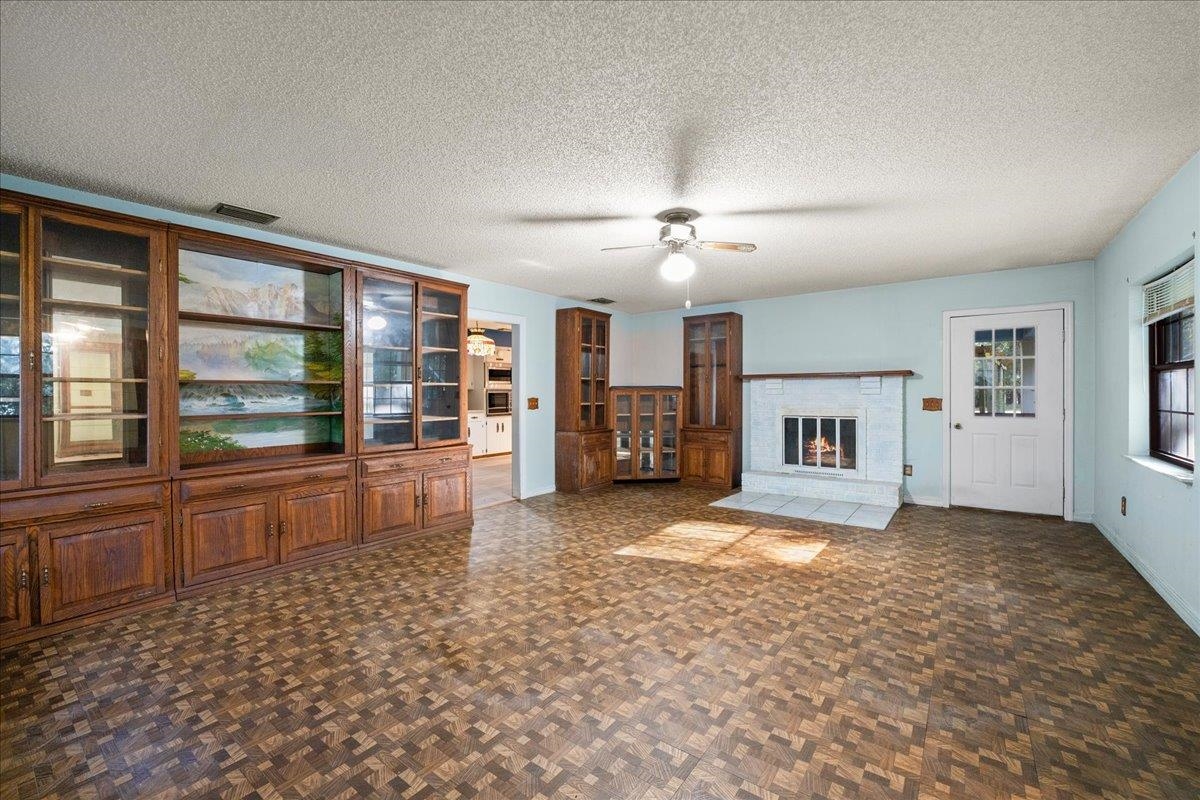 Image 7 of 42 For 3136 Country Creek Ln