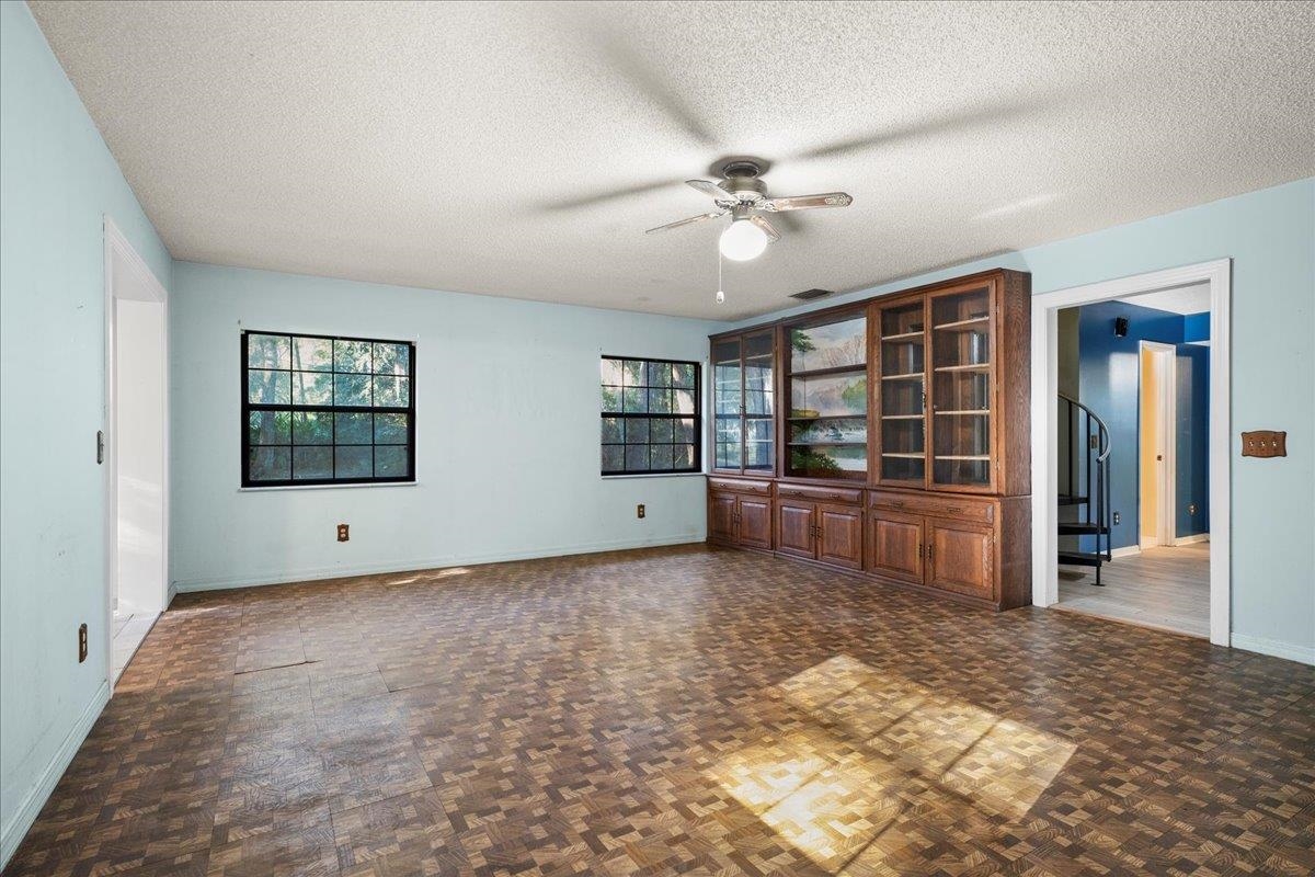 Image 8 of 42 For 3136 Country Creek Ln