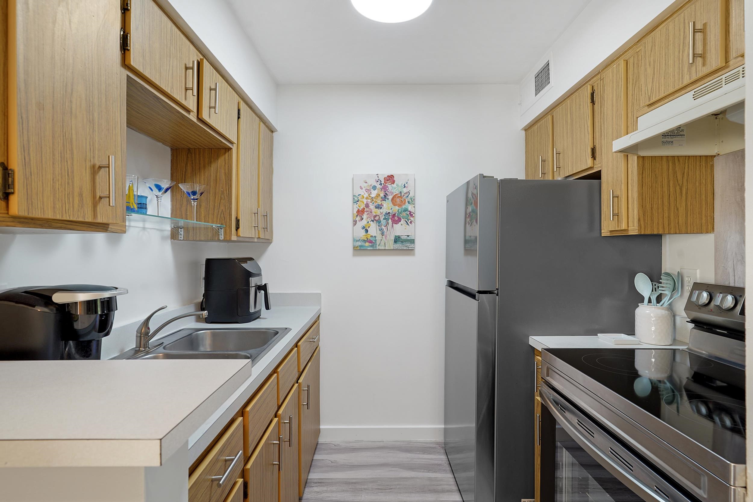 Image 15 of 21 For 600 Domenico Cir  C1