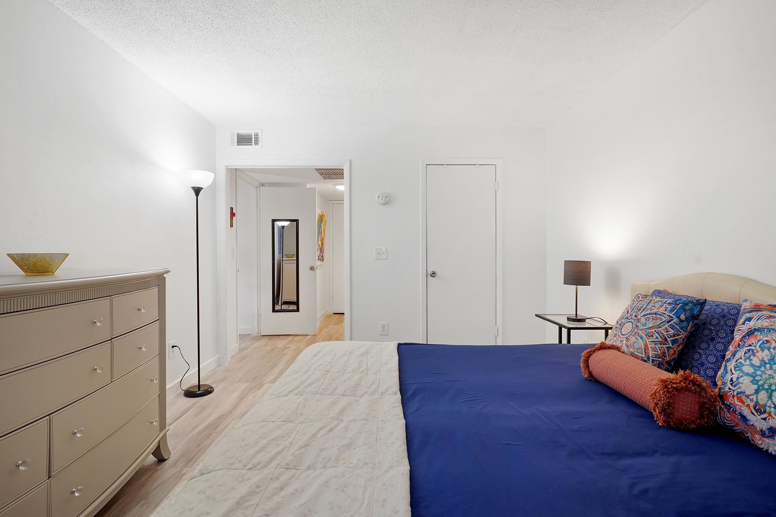 Image 8 of 21 For 600 Domenico Cir  C1