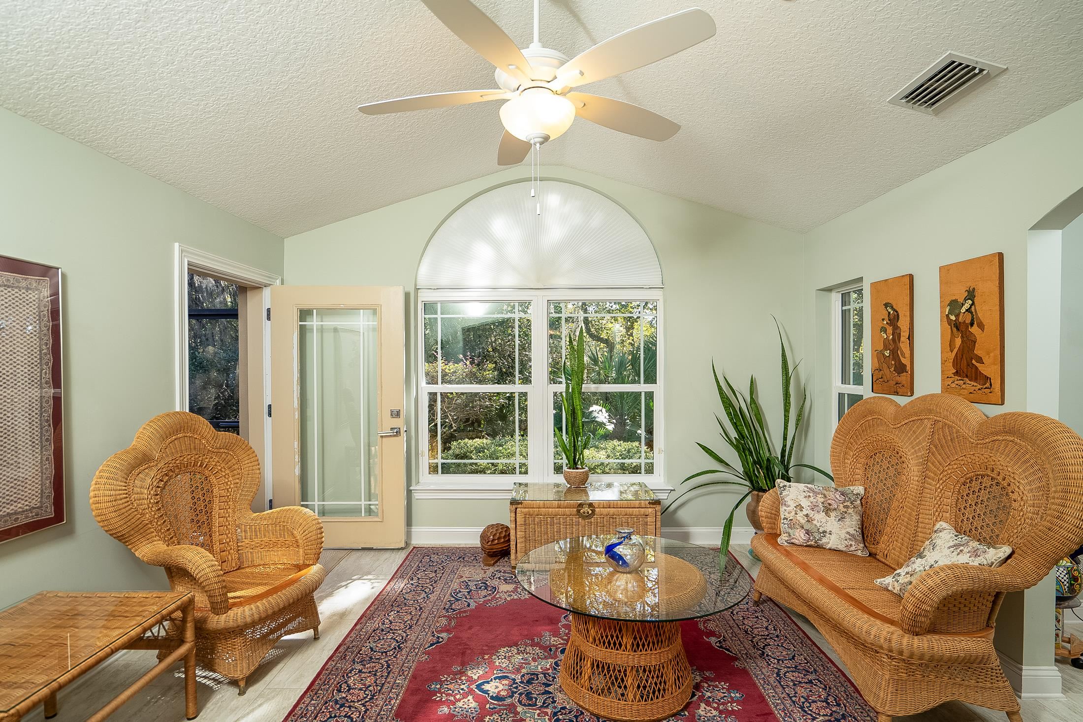 Image 17 of 99 For 264 Seloy Dr