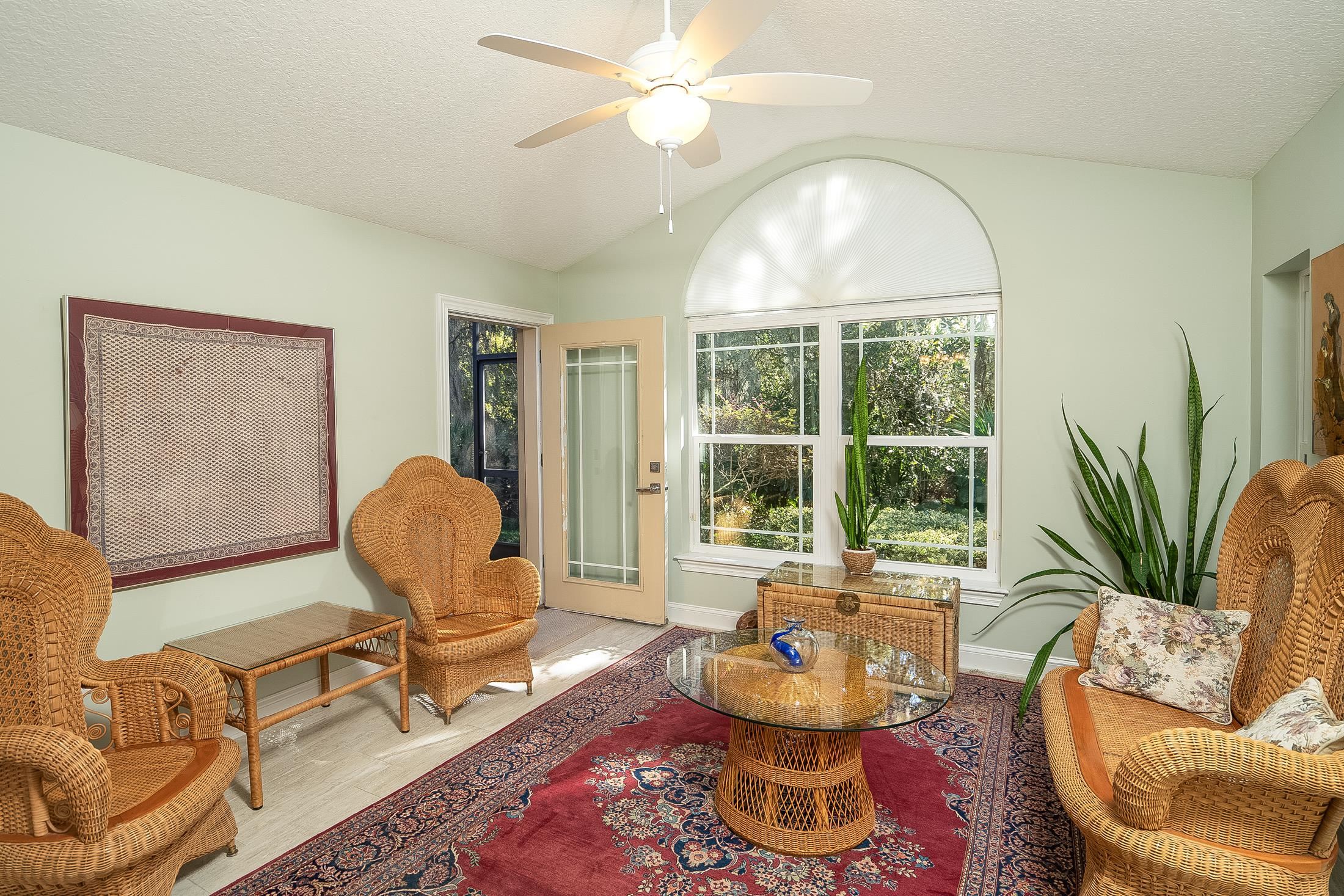 Image 18 of 99 For 264 Seloy Dr