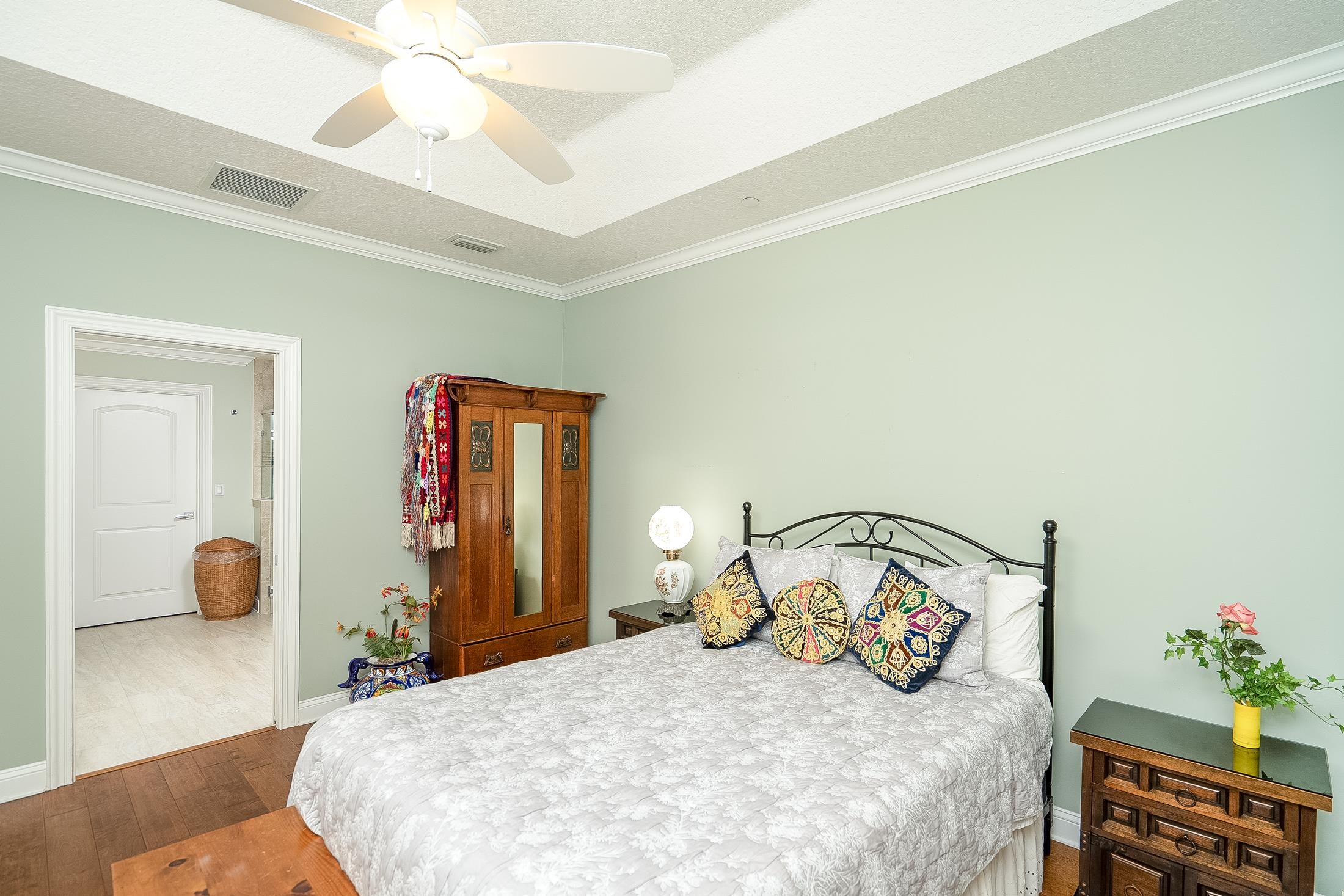 Image 38 of 99 For 264 Seloy Dr