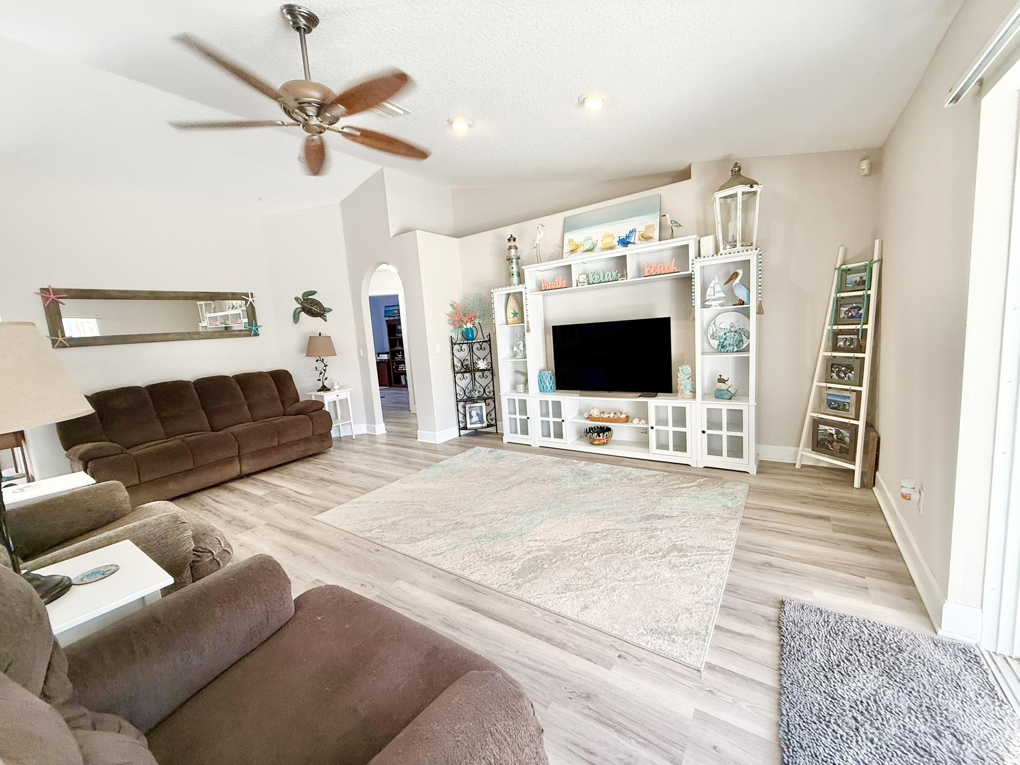 Image 10 of 61 For 209 Saranac Ln