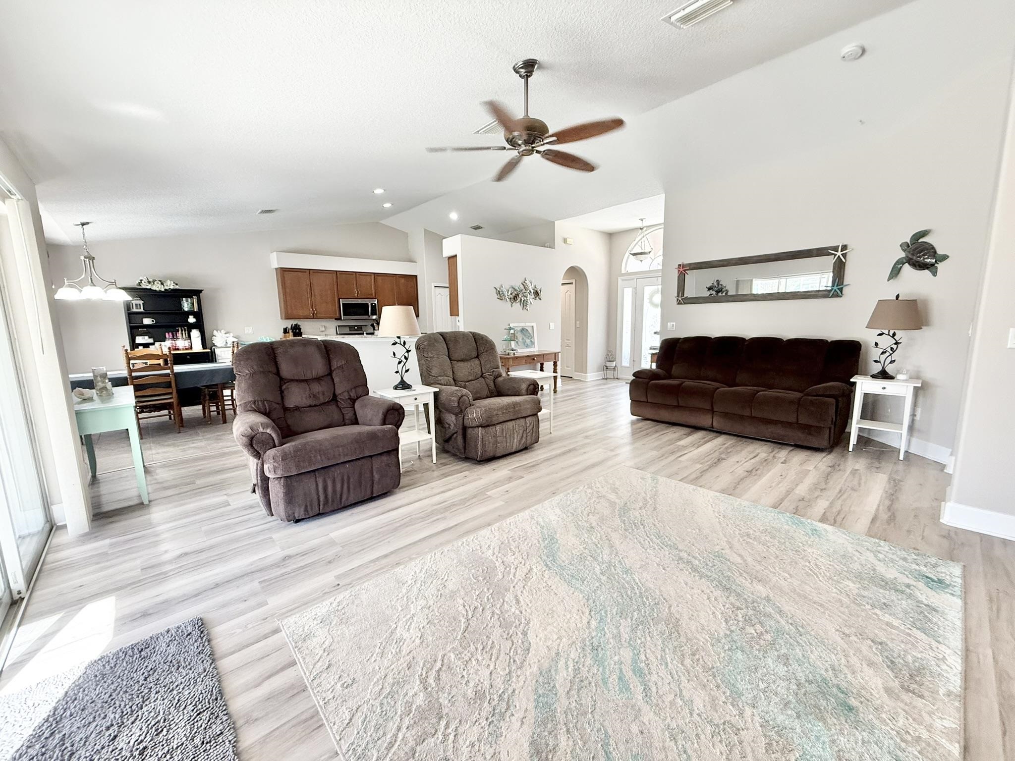 Image 11 of 61 For 209 Saranac Ln