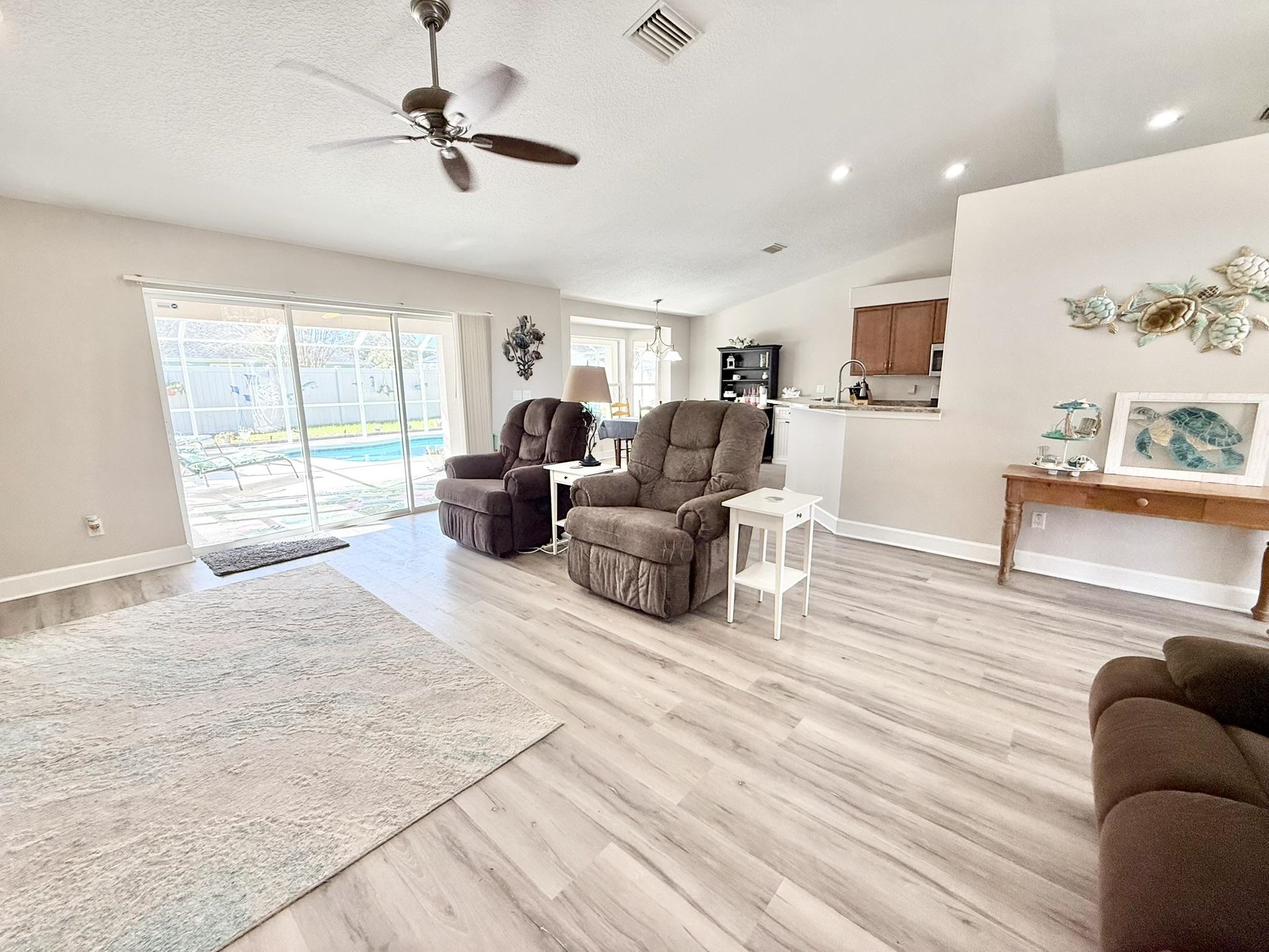 Image 12 of 61 For 209 Saranac Ln