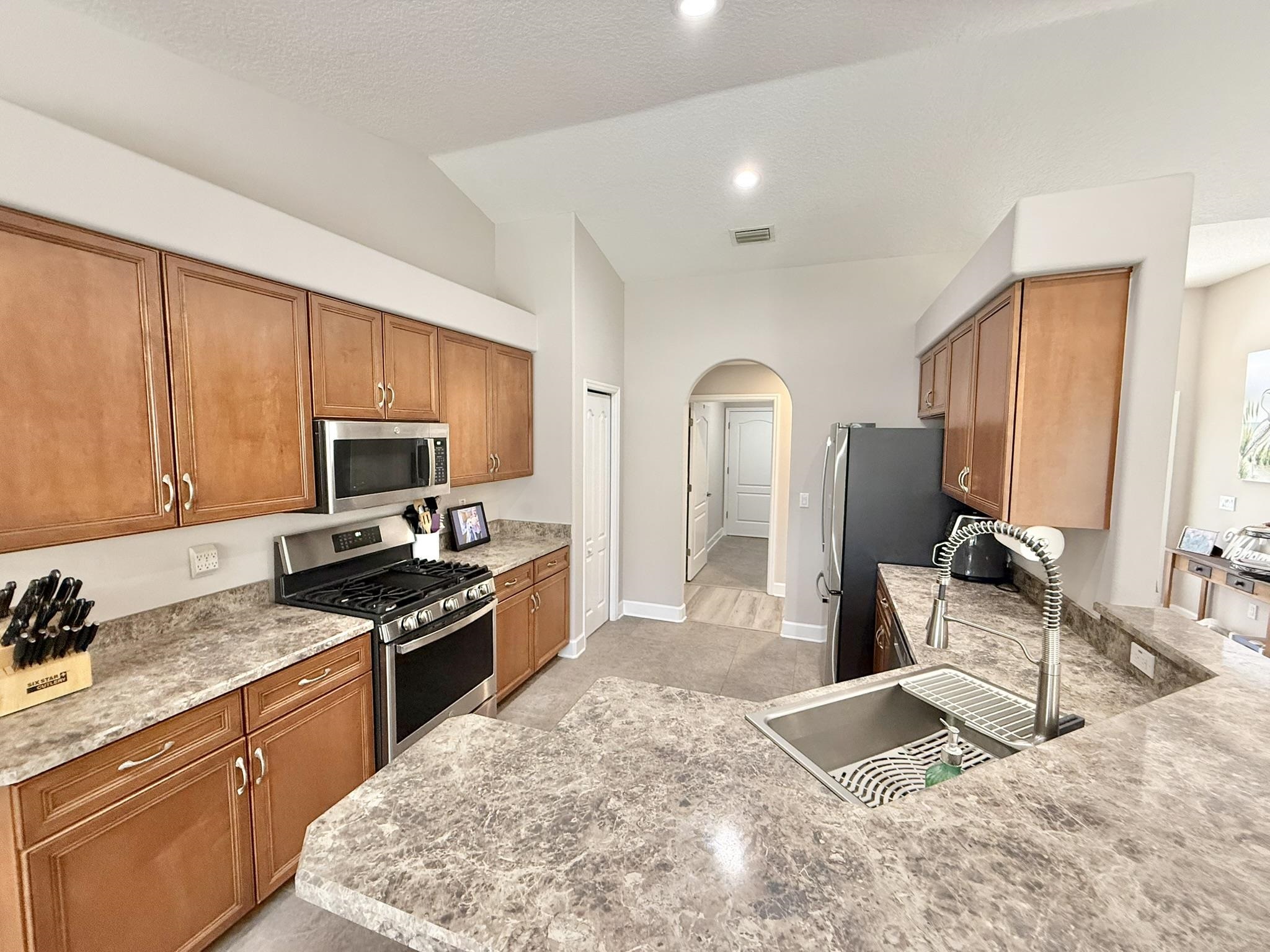 Image 14 of 61 For 209 Saranac Ln