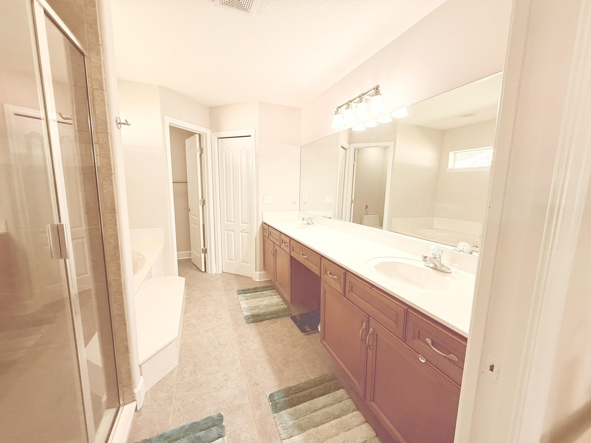 Image 18 of 61 For 209 Saranac Ln