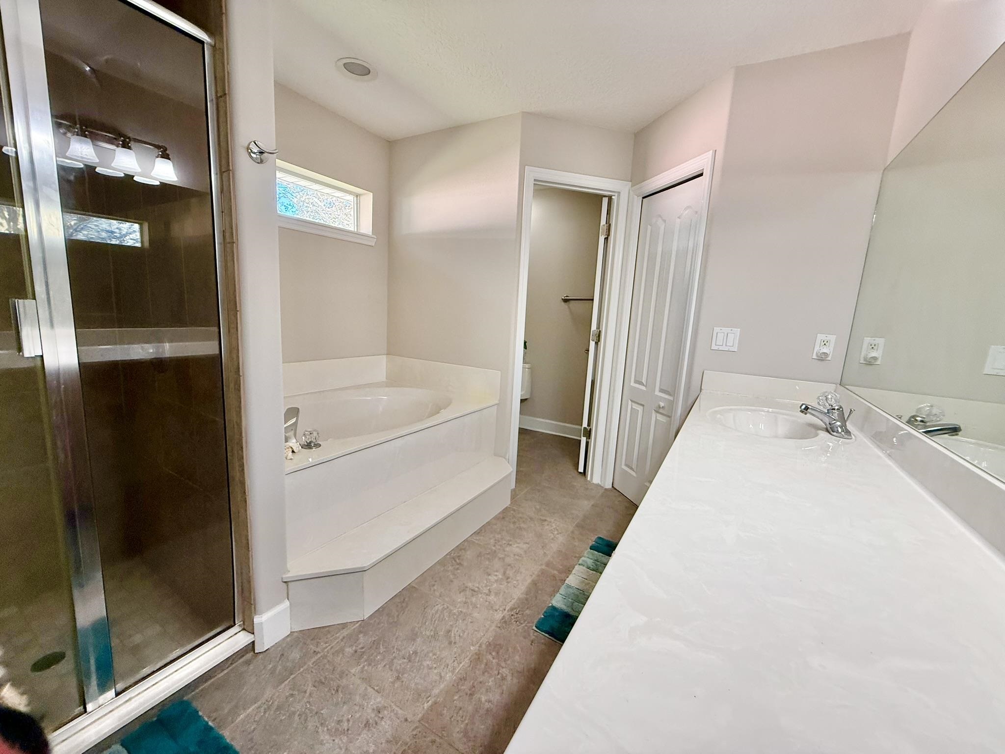 Image 20 of 61 For 209 Saranac Ln