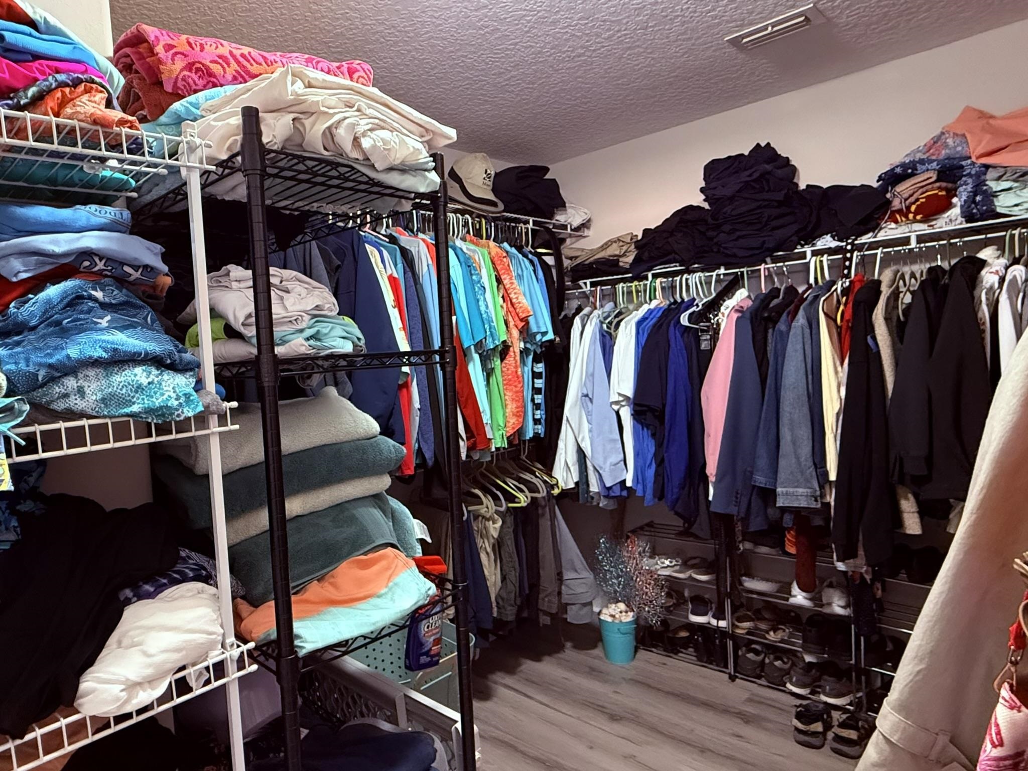 Image 21 of 61 For 209 Saranac Ln