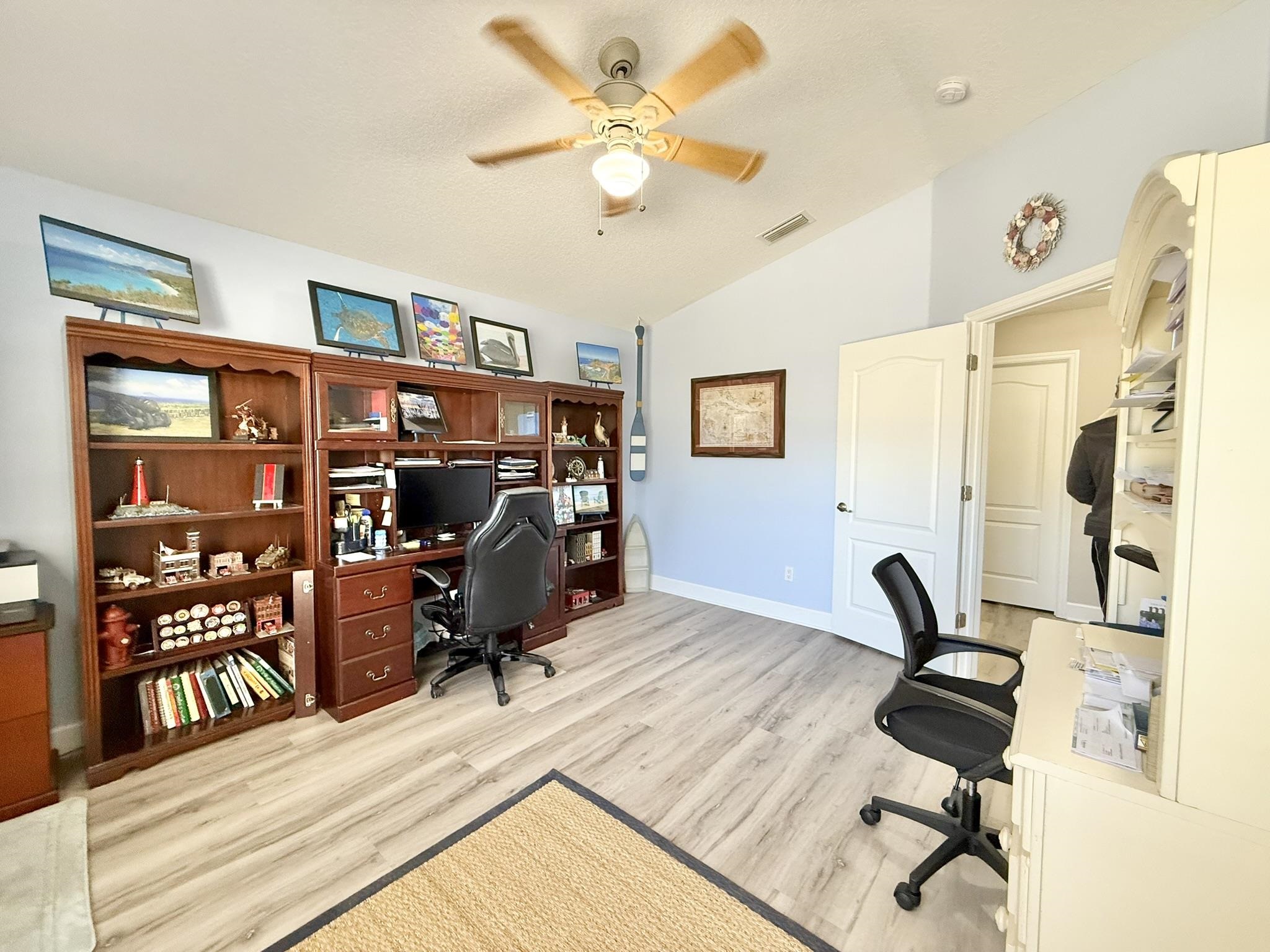 Image 24 of 61 For 209 Saranac Ln