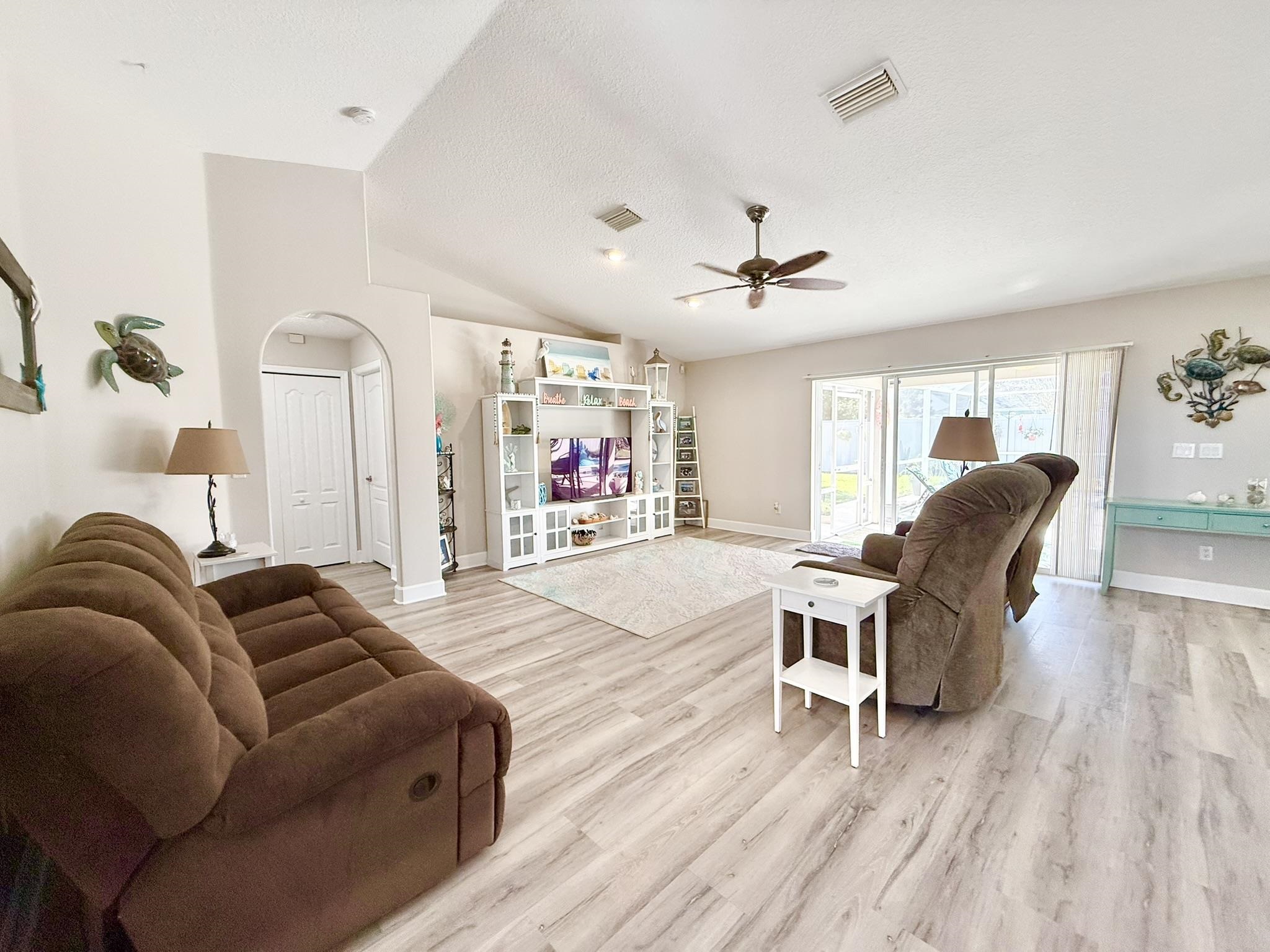 Image 9 of 61 For 209 Saranac Ln