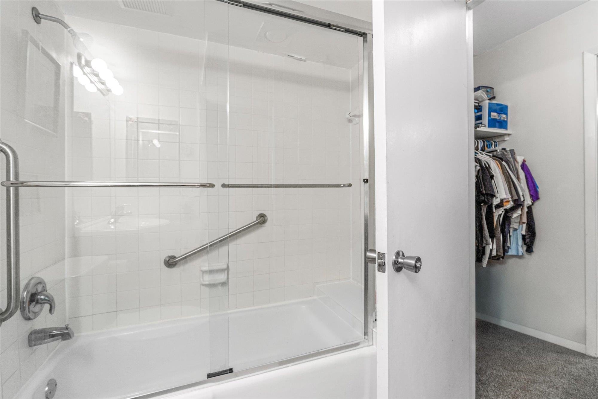 Image 19 of 35 For 600 Domenico Cir  G7