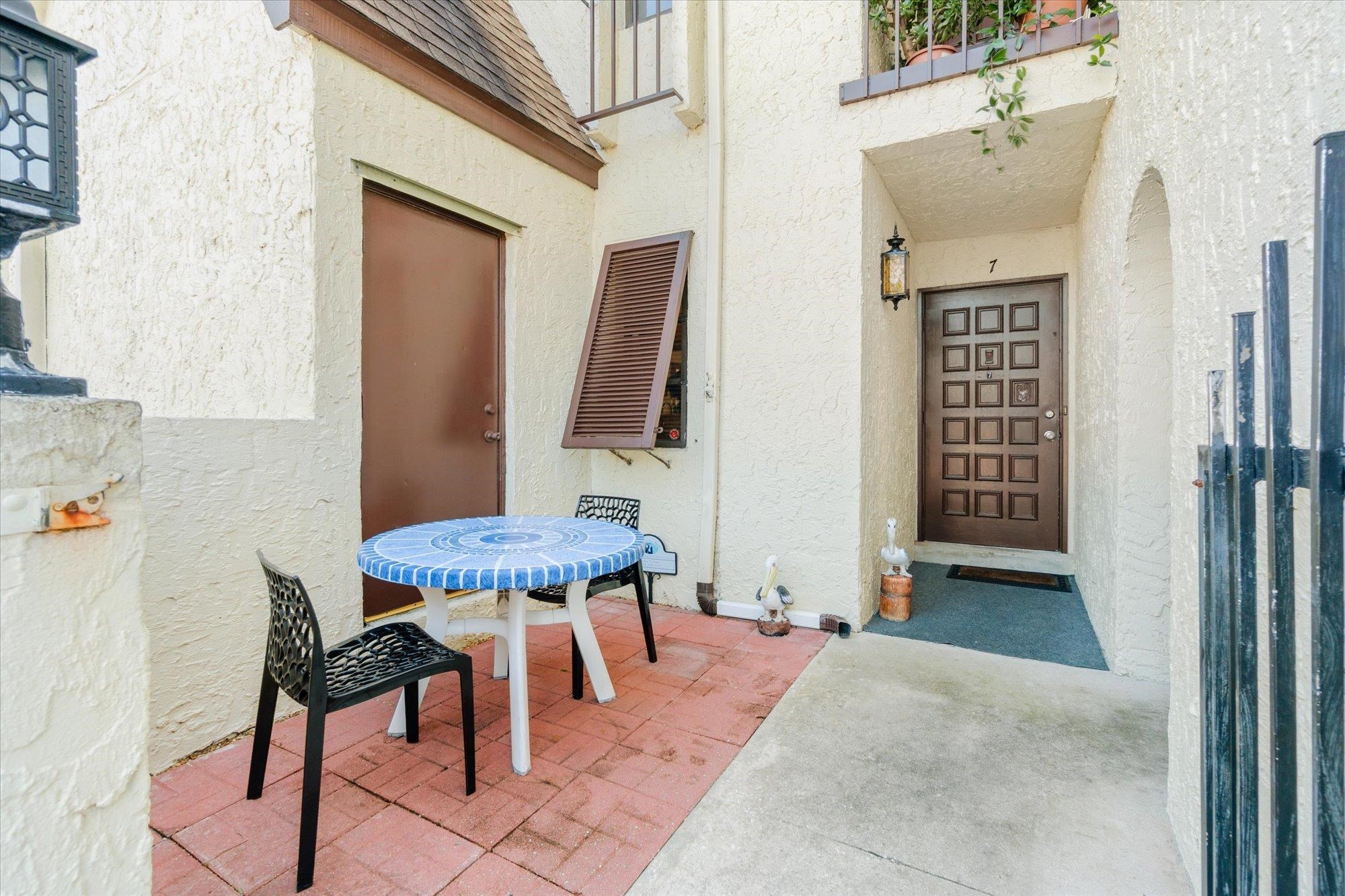 Image 2 of 35 For 600 Domenico Cir  G7