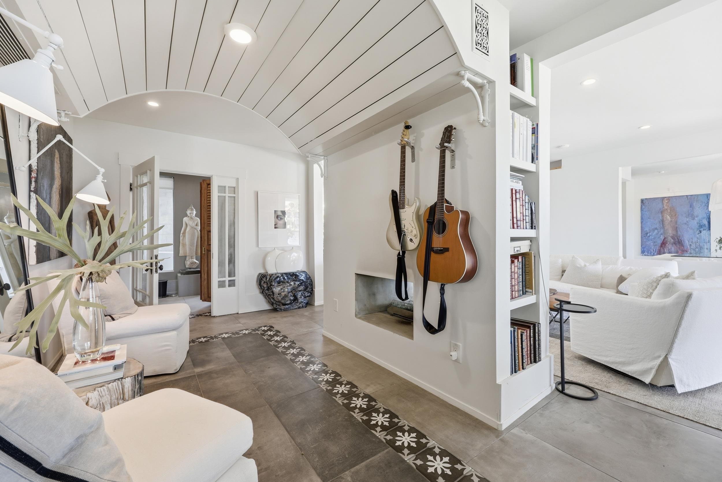 Image 47 of 100 For 153 Washington St