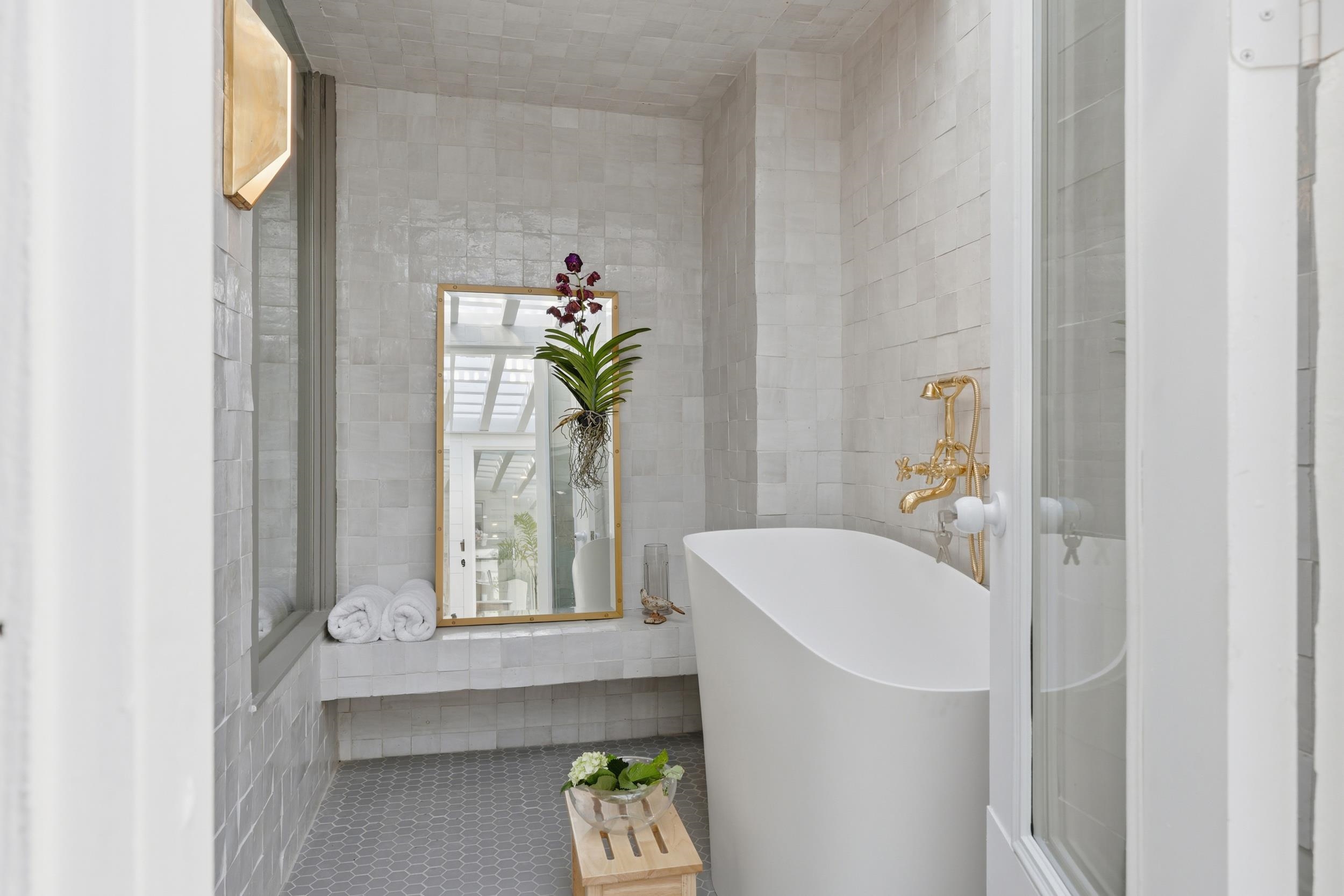 Image 52 of 100 For 153 Washington St