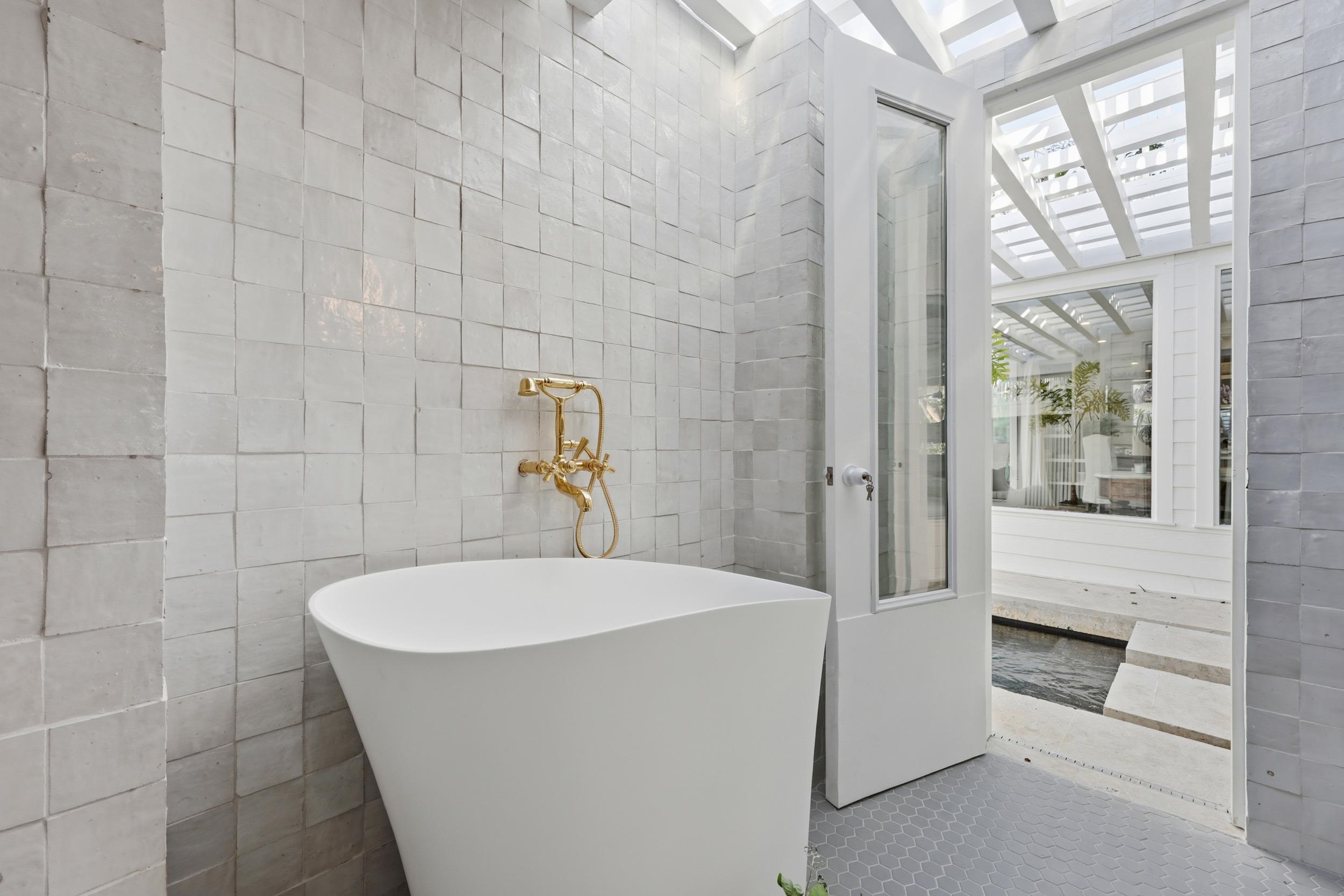 Image 53 of 100 For 153 Washington St