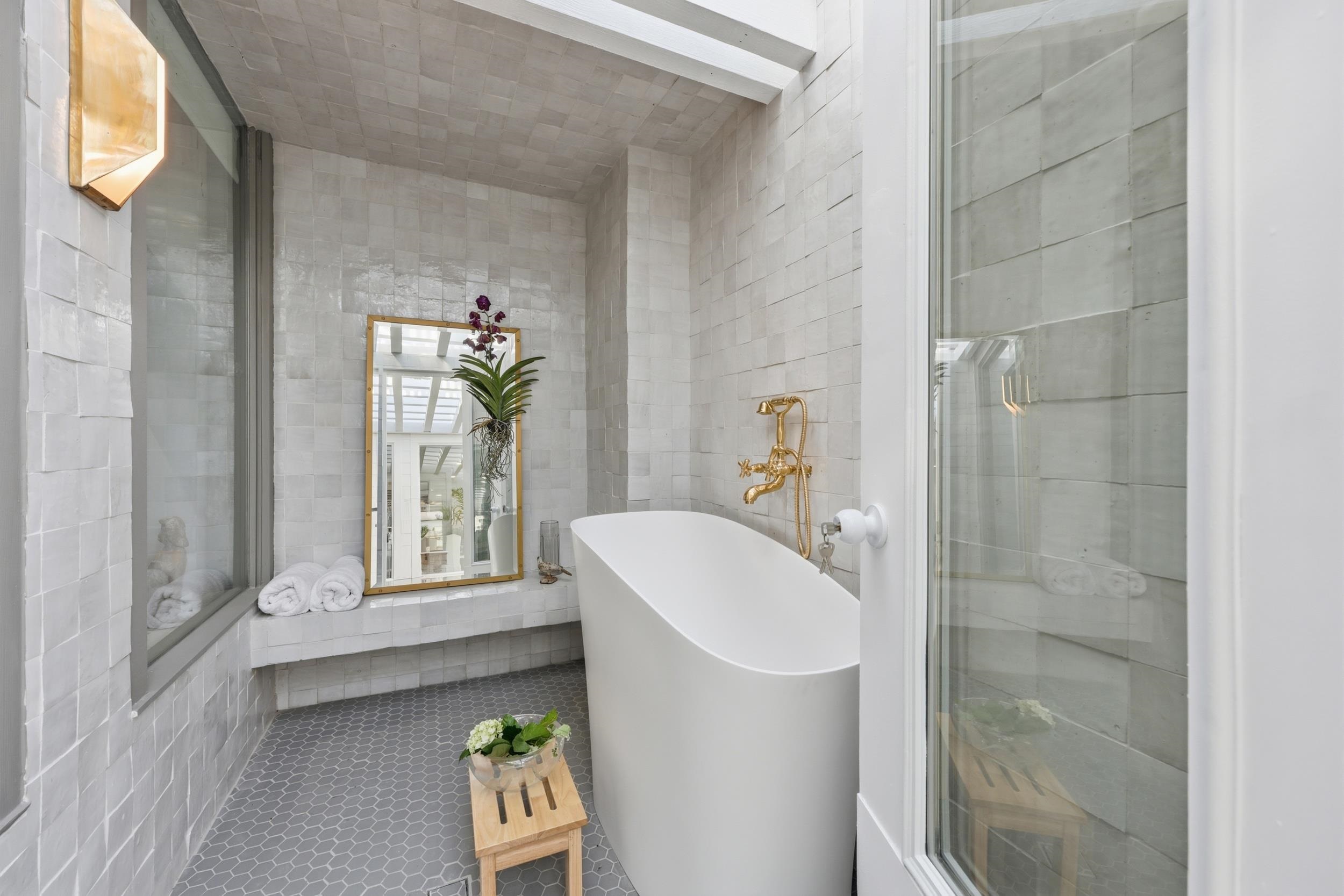 Image 54 of 100 For 153 Washington St