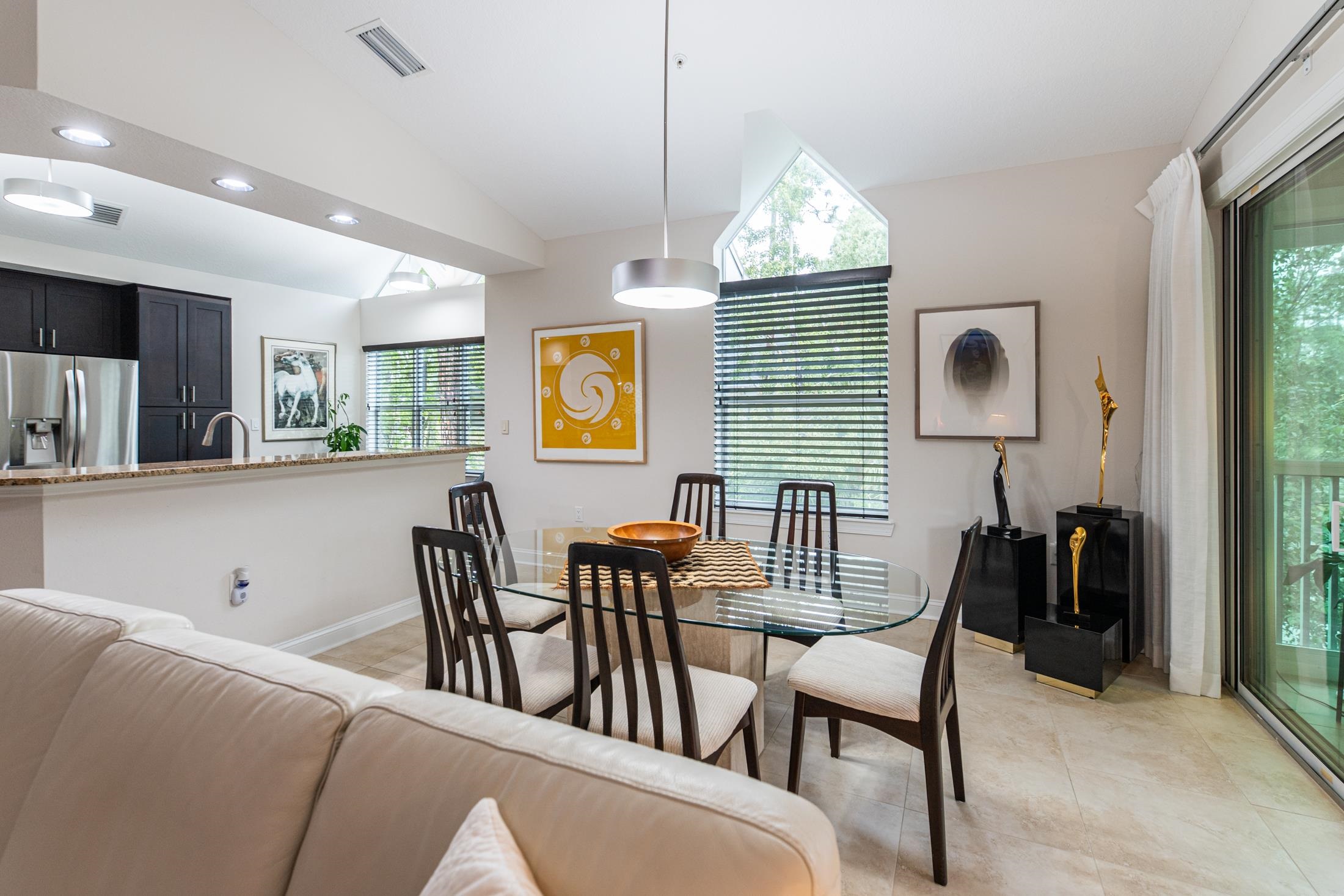 Image 20 of 95 For 335 Shore Cir N 1021