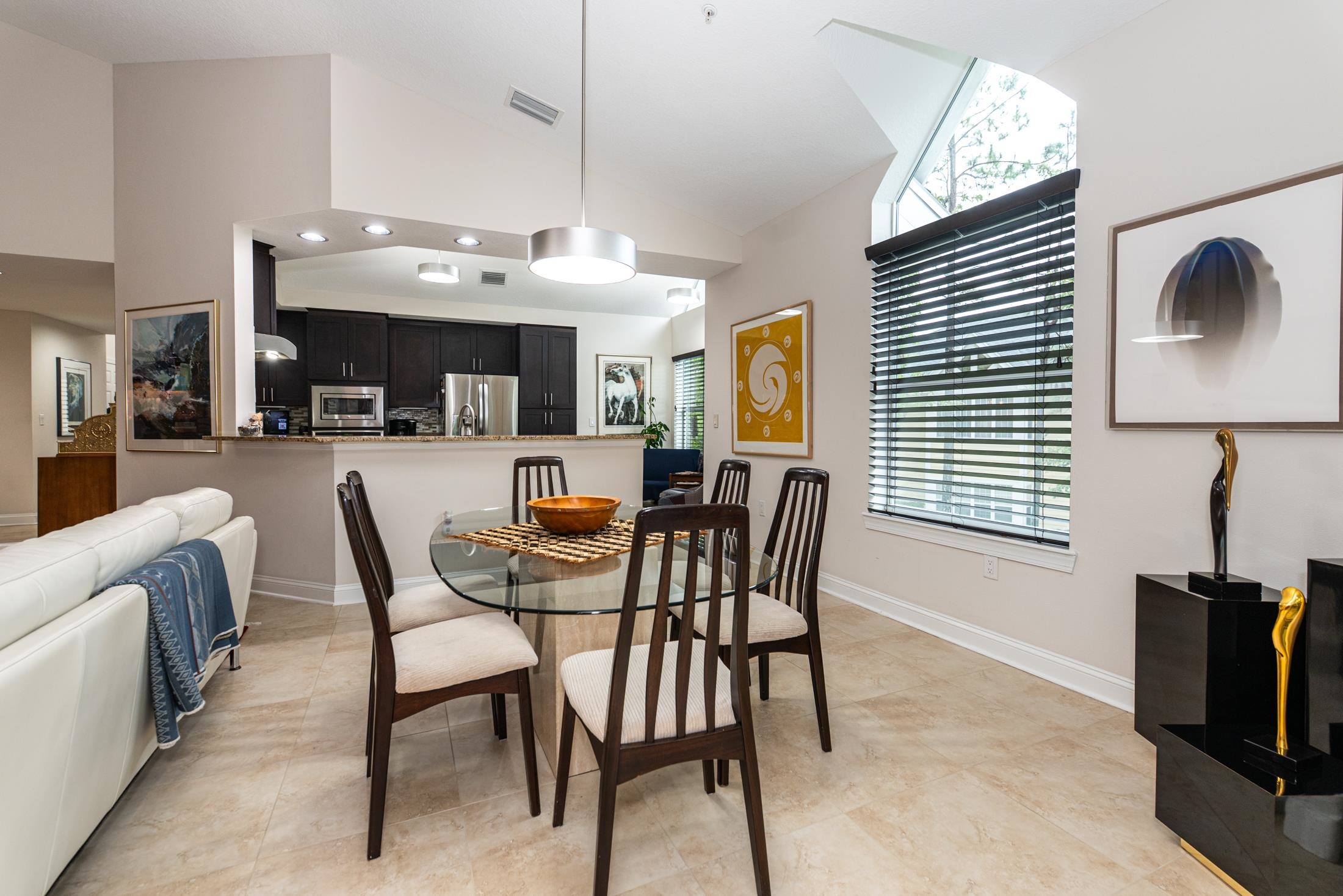 Image 21 of 95 For 335 Shore Cir N 1021