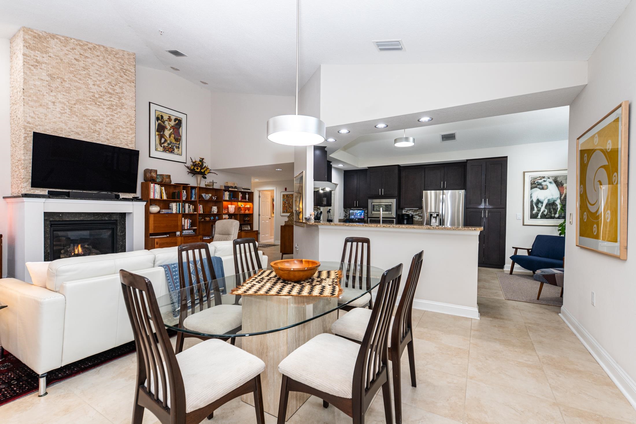 Image 22 of 95 For 335 Shore Cir N 1021