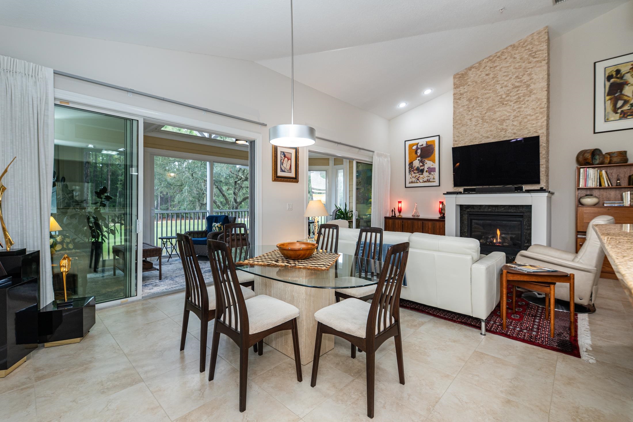 Image 23 of 95 For 335 Shore Cir N 1021