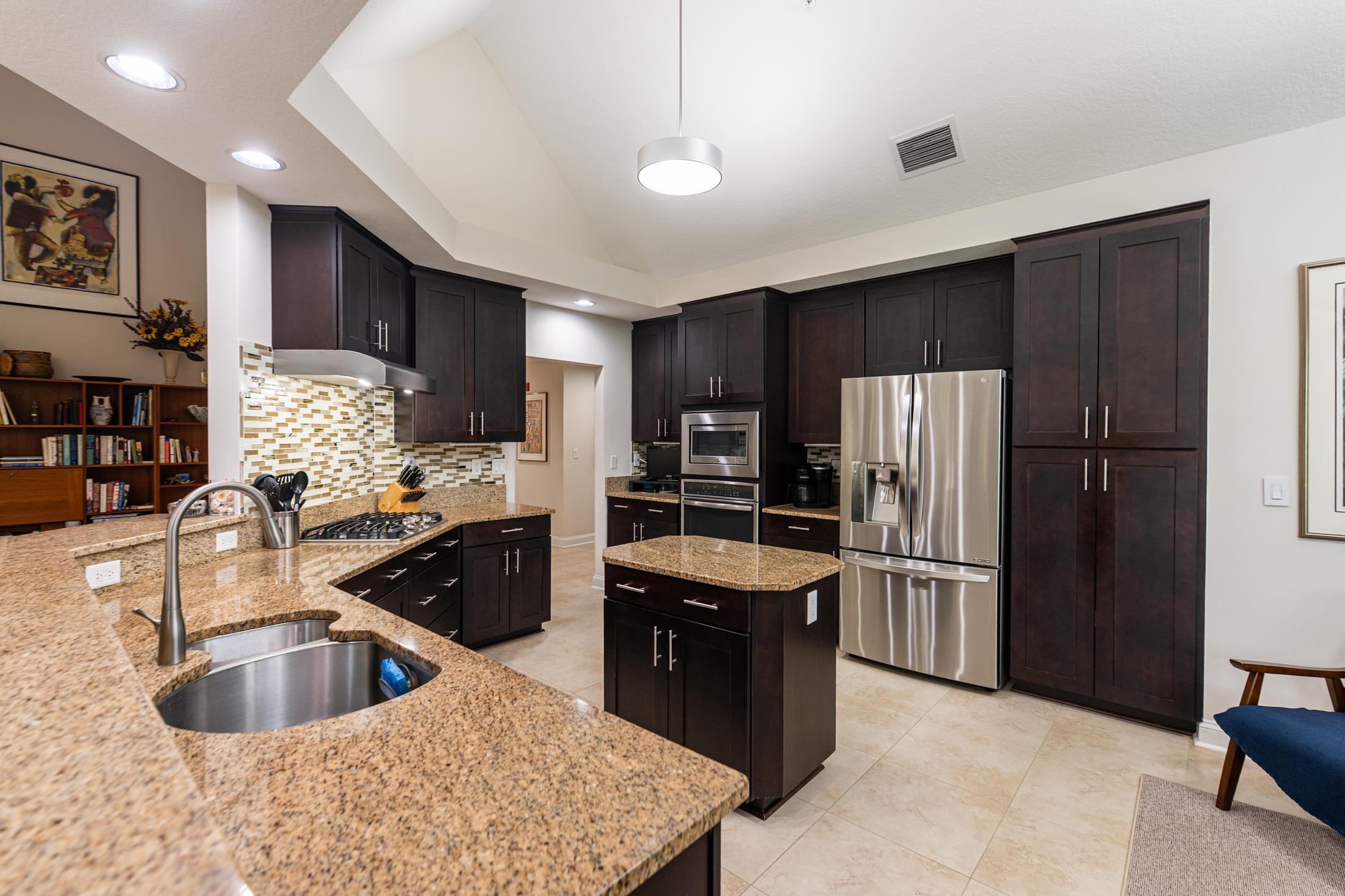 Image 32 of 95 For 335 Shore Cir N 1021