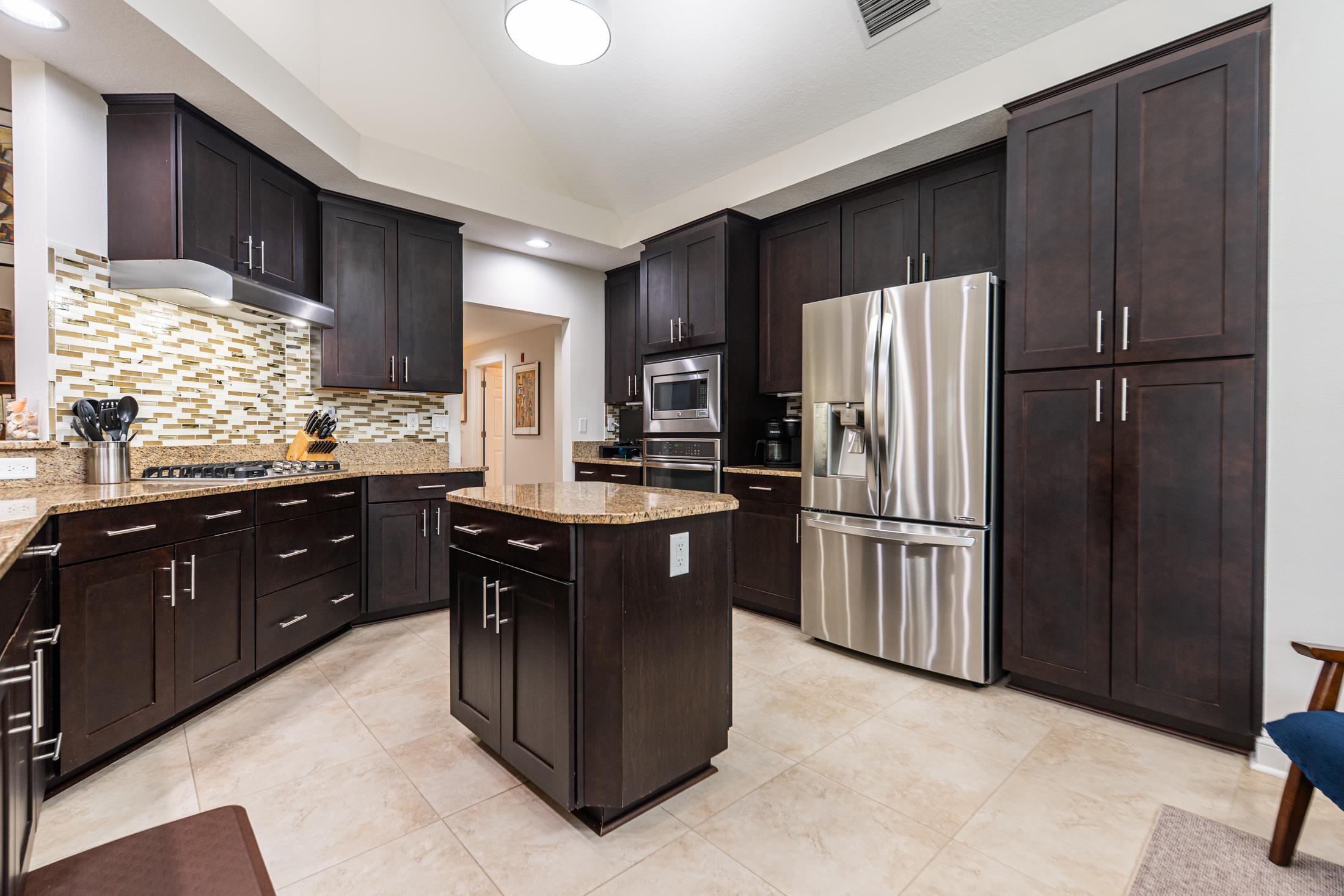 Image 33 of 95 For 335 Shore Cir N 1021